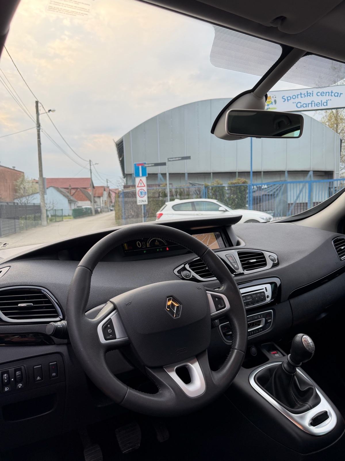 Renault Scenic 1,5 dCi *BOSE*FULL OPREMA*NOVI SET ZUPCASTOG/KVACILA*, fotografija 9