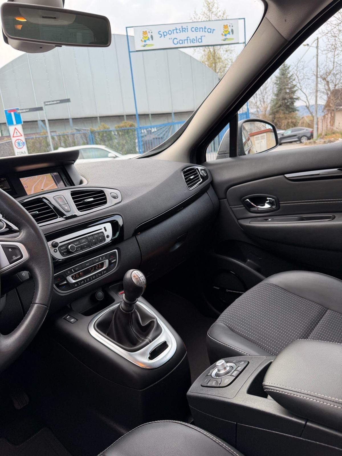 Renault Scenic 1,5 dCi *BOSE*FULL OPREMA*NOVI SET ZUPCASTOG/KVACILA*, fotografija 10