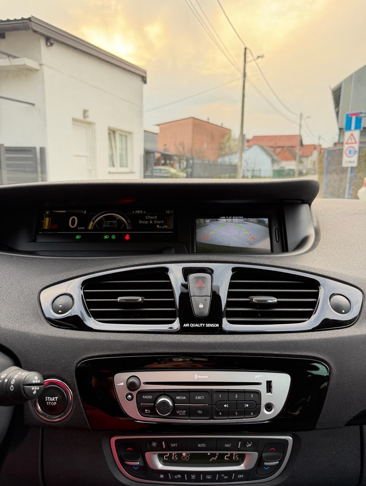 Renault Scenic 1,5 dCi *BOSE*FULL OPREMA*NOVI SET ZUPCASTOG/KVACILA*, fotografija 13