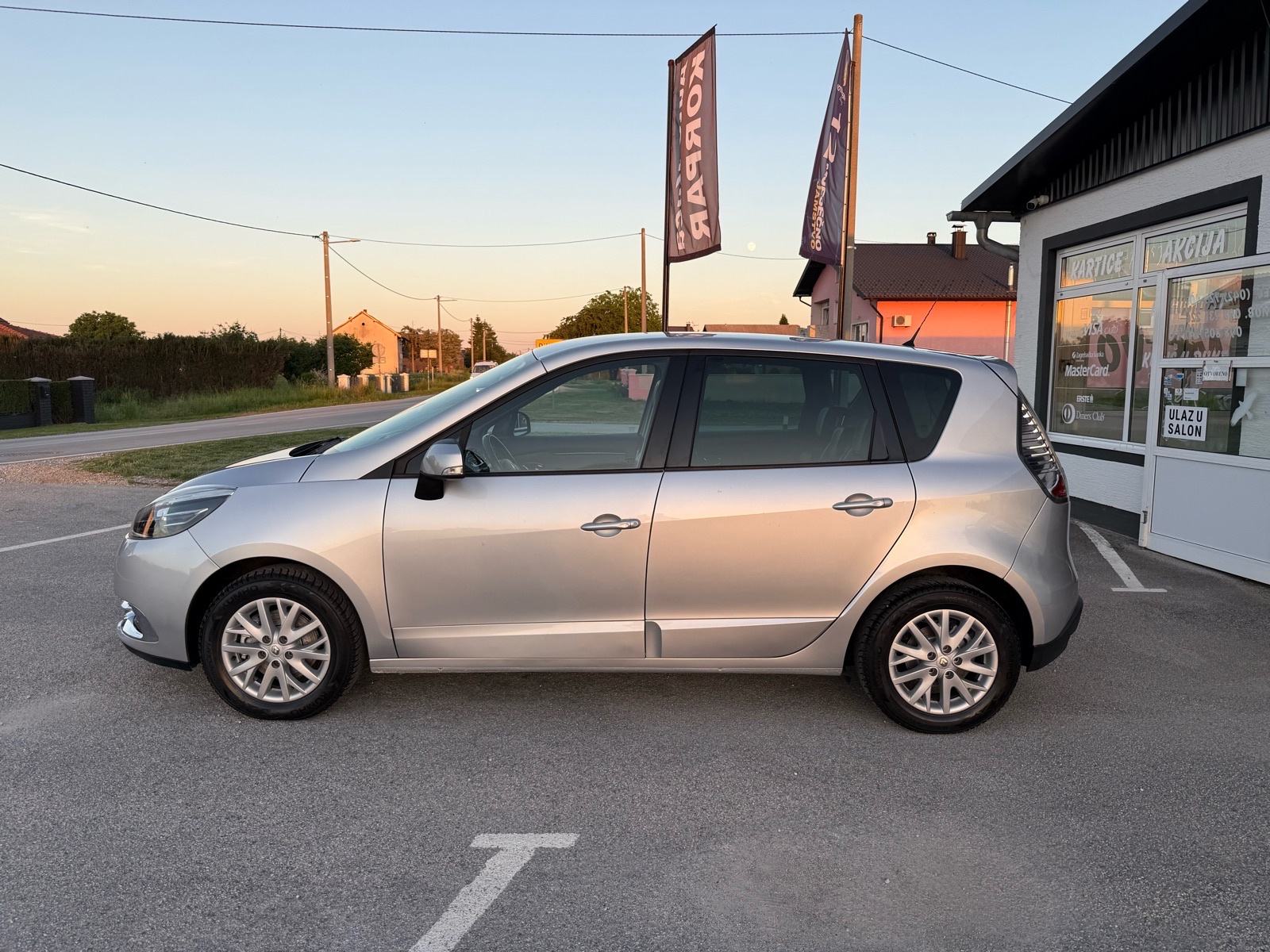 Renault Scenic 1.5 dCi DYNAMIQUE EDC, 81kw, 181.000km, MOG. KREDITA, fotografija 8