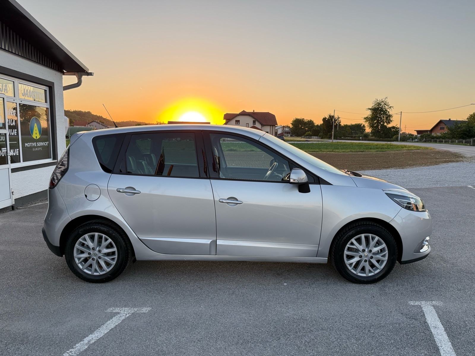 Renault Scenic 1.5 dCi DYNAMIQUE EDC, 81kw, 181.000km, MOG. KREDITA, fotografija 4