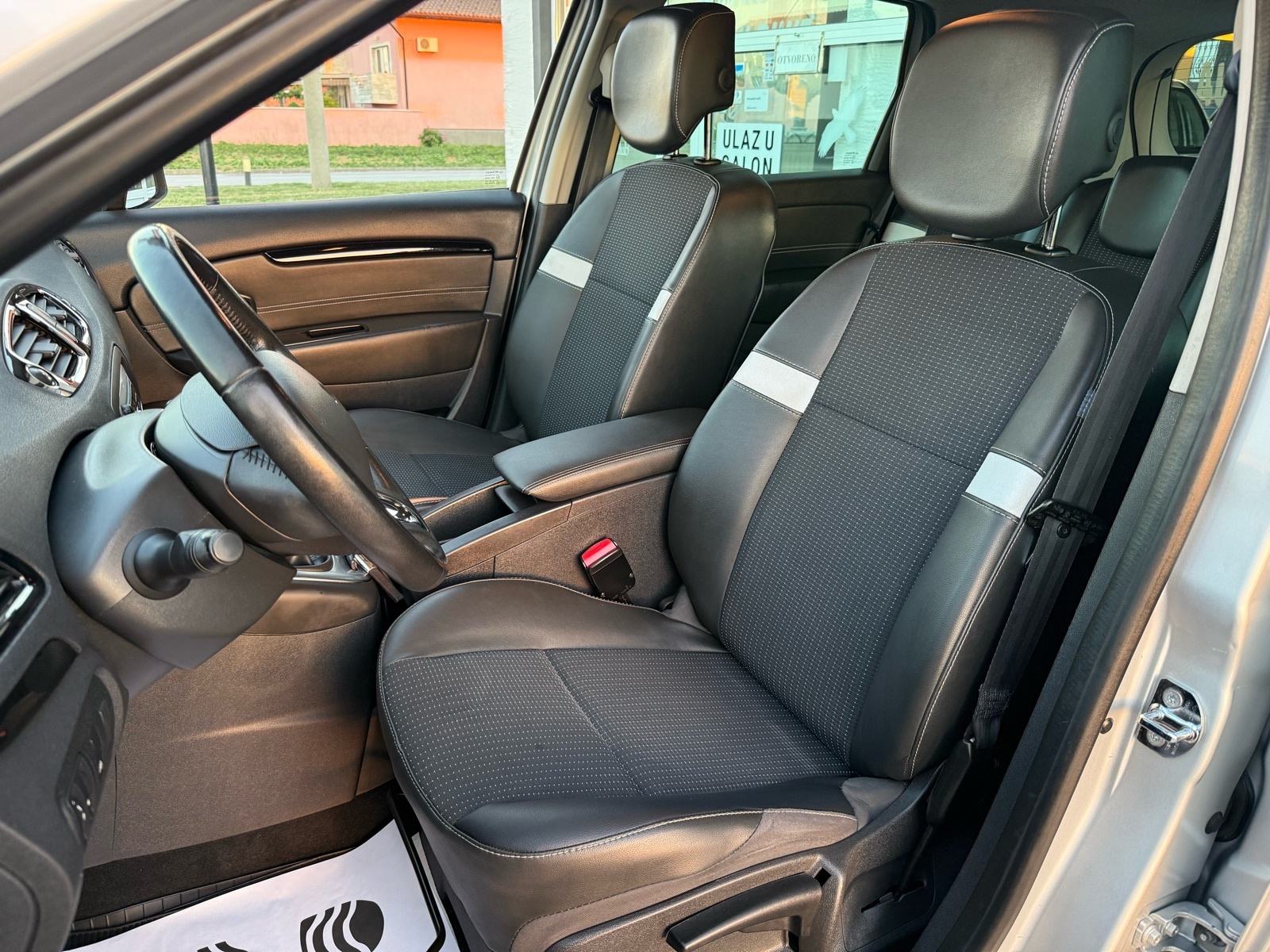 Renault Scenic 1.5 dCi DYNAMIQUE EDC, 81kw, 181.000km, MOG. KREDITA, fotografija 11
