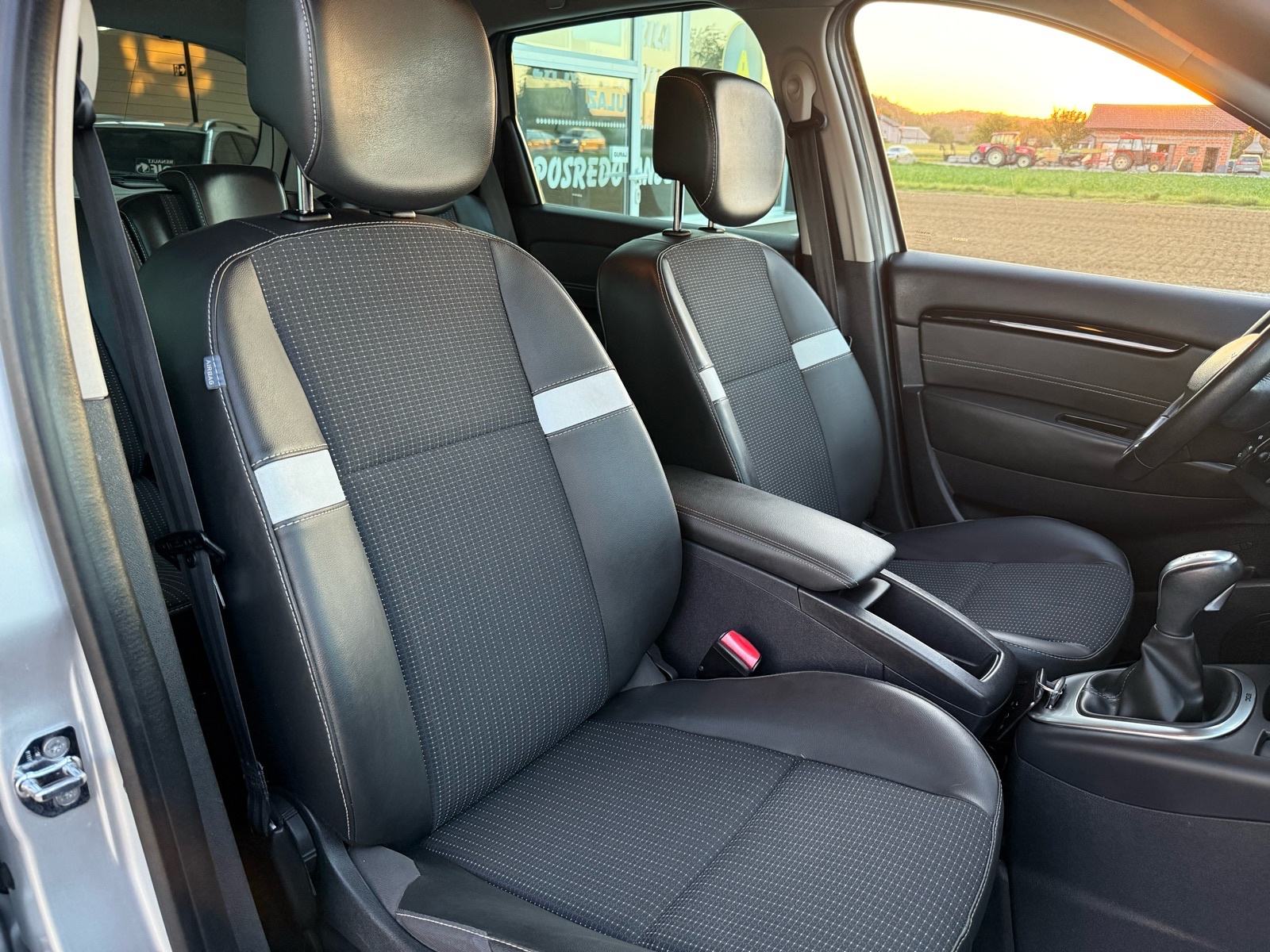 Renault Scenic 1.5 dCi DYNAMIQUE EDC, 81kw, 181.000km, MOG. KREDITA, fotografija 15
