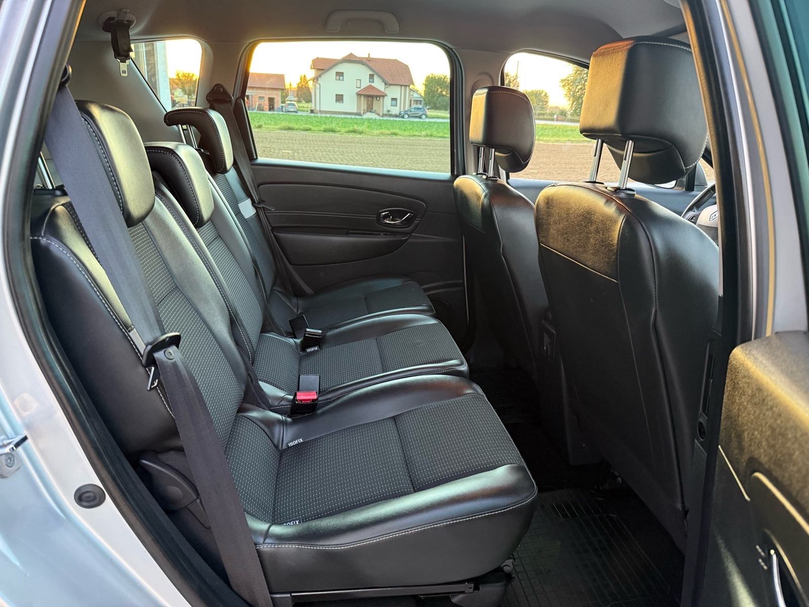 Renault Scenic 1.5 dCi DYNAMIQUE EDC, 81kw, 181.000km, MOG. KREDITA, fotografija 17