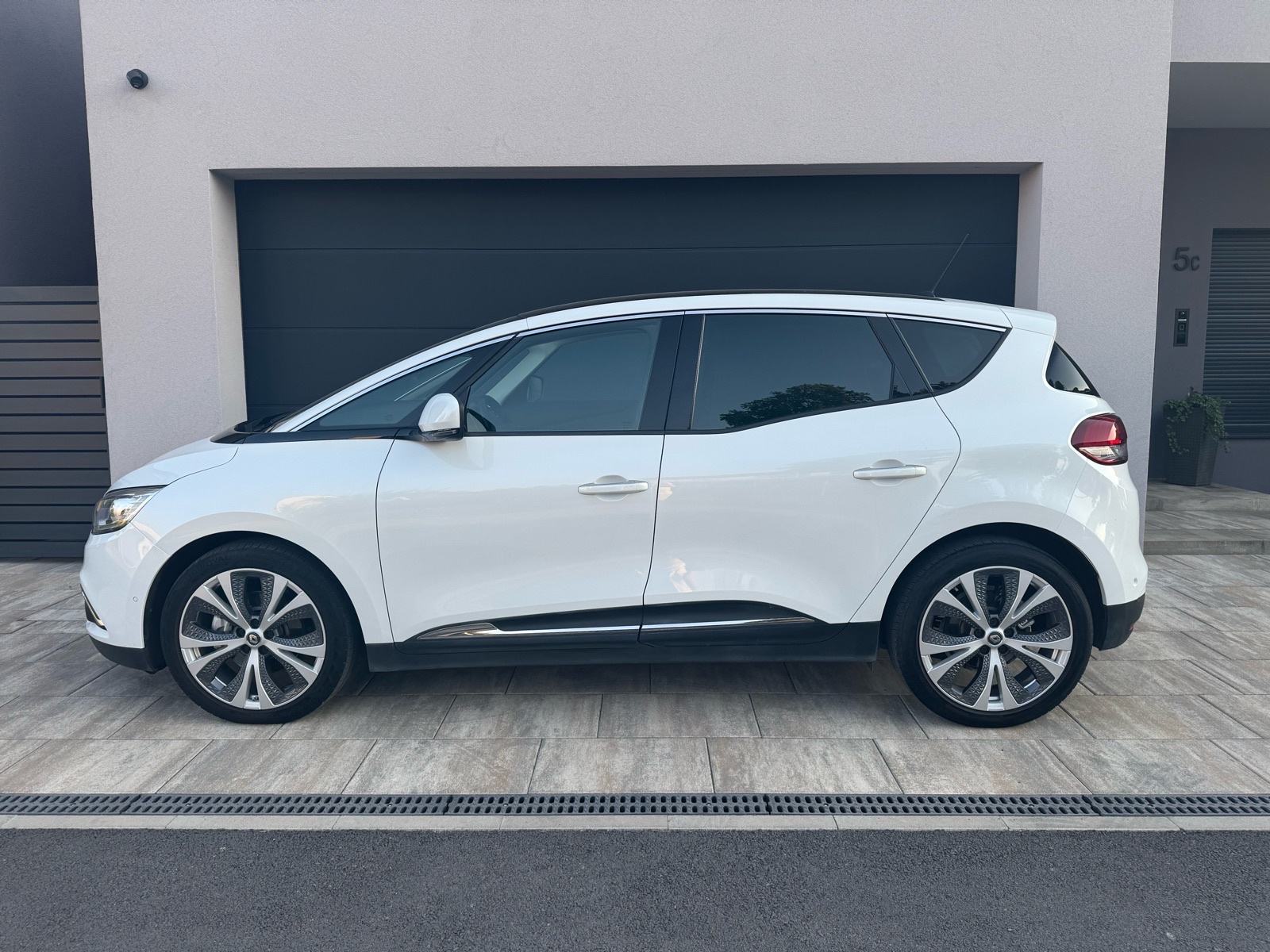 Renault Scenic 1.5 dCi - INTENS, PANO, PERLA, KAM, JAMSTVO, RATA 140e, fotografija 4