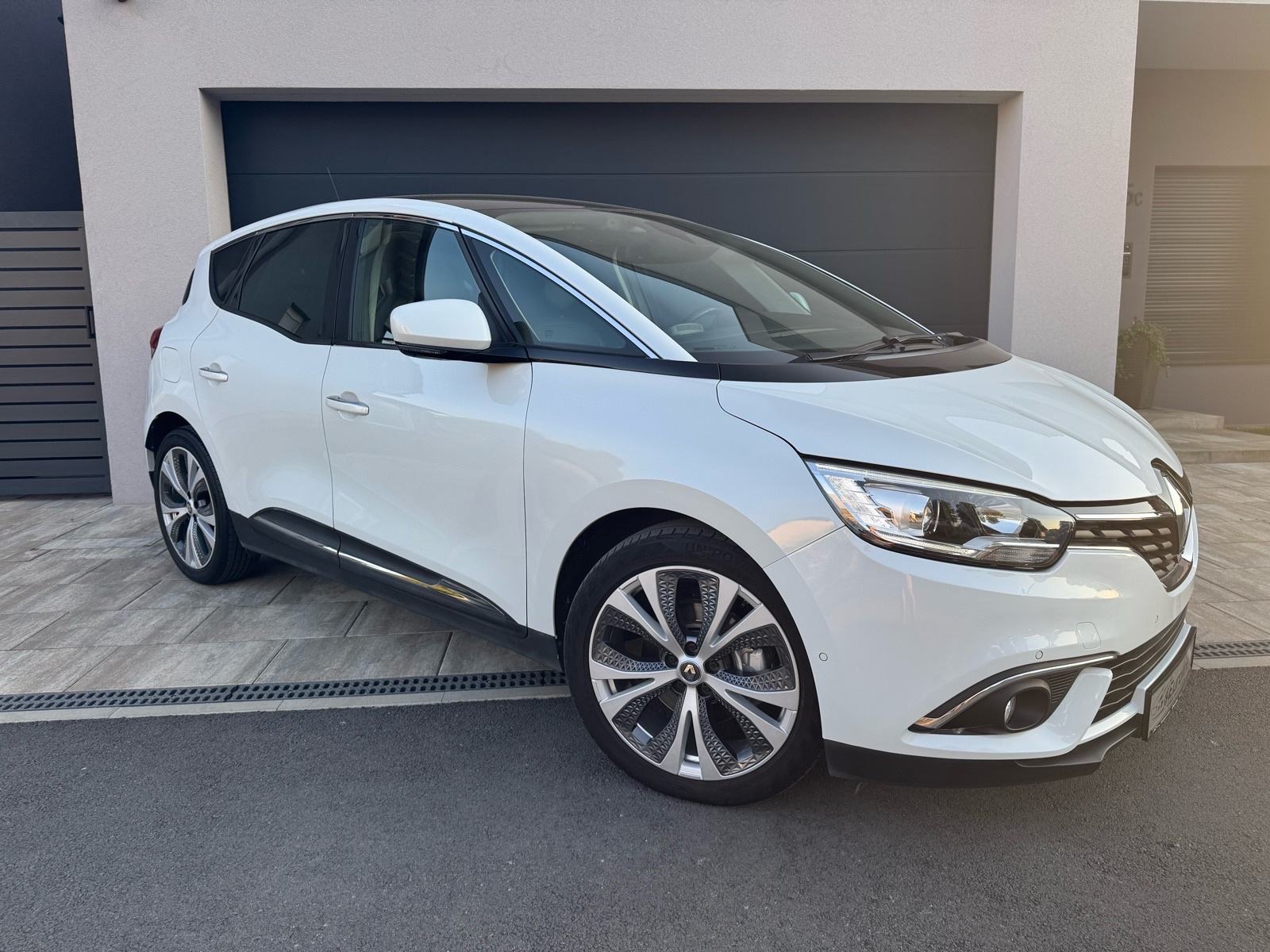 Renault Scenic 1.5 dCi - INTENS, PANO, PERLA, KAM, JAMSTVO, RATA 140e, fotografija 11