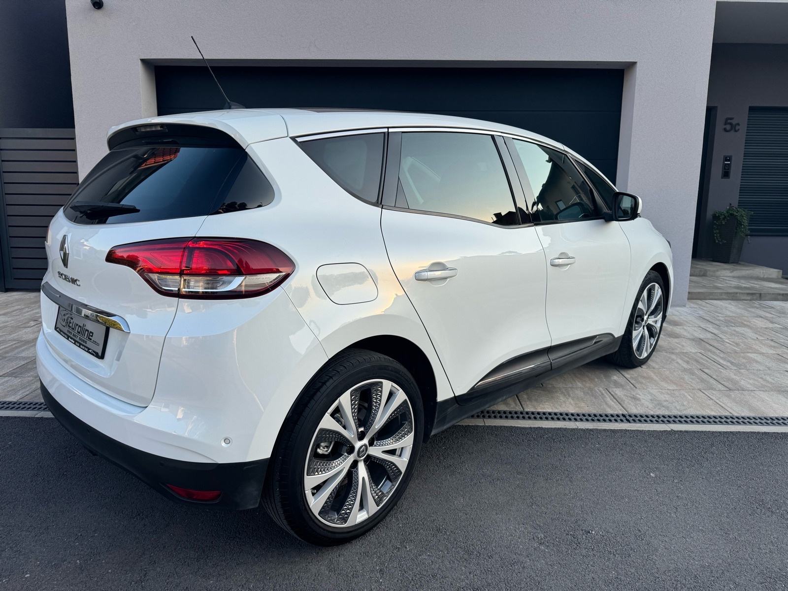 Renault Scenic 1.5 dCi - INTENS, PANO, PERLA, KAM, JAMSTVO, RATA 140e, fotografija 9