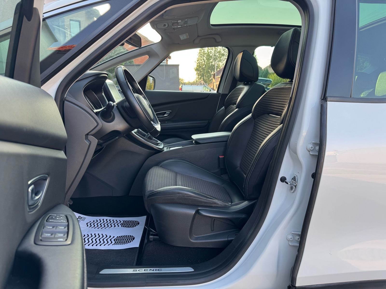 Renault Scenic 1.5 dCi - INTENS, PANO, PERLA, KAM, JAMSTVO, RATA 140e, fotografija 14