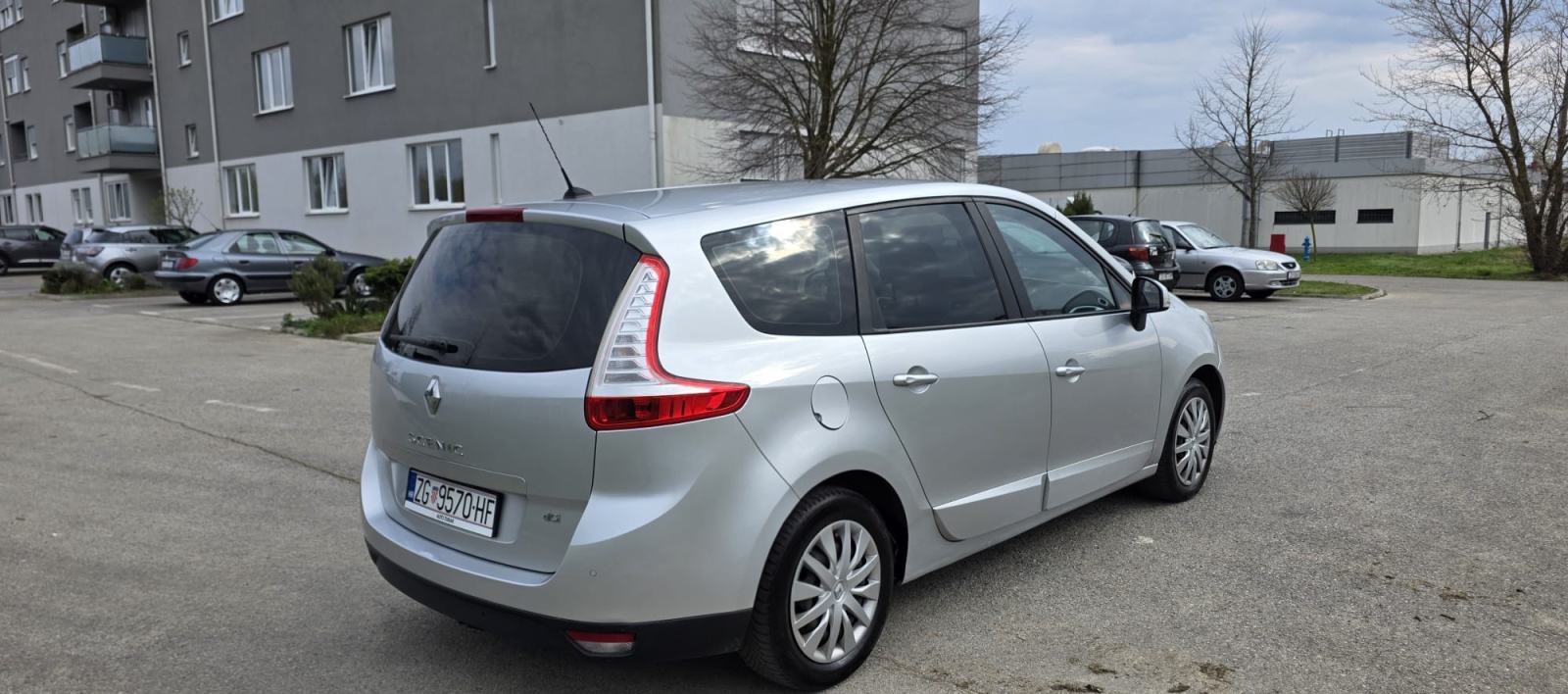 Renault Scenic 1,5 dCi reg. do 06/27, Odlično stanje, fotografija 15