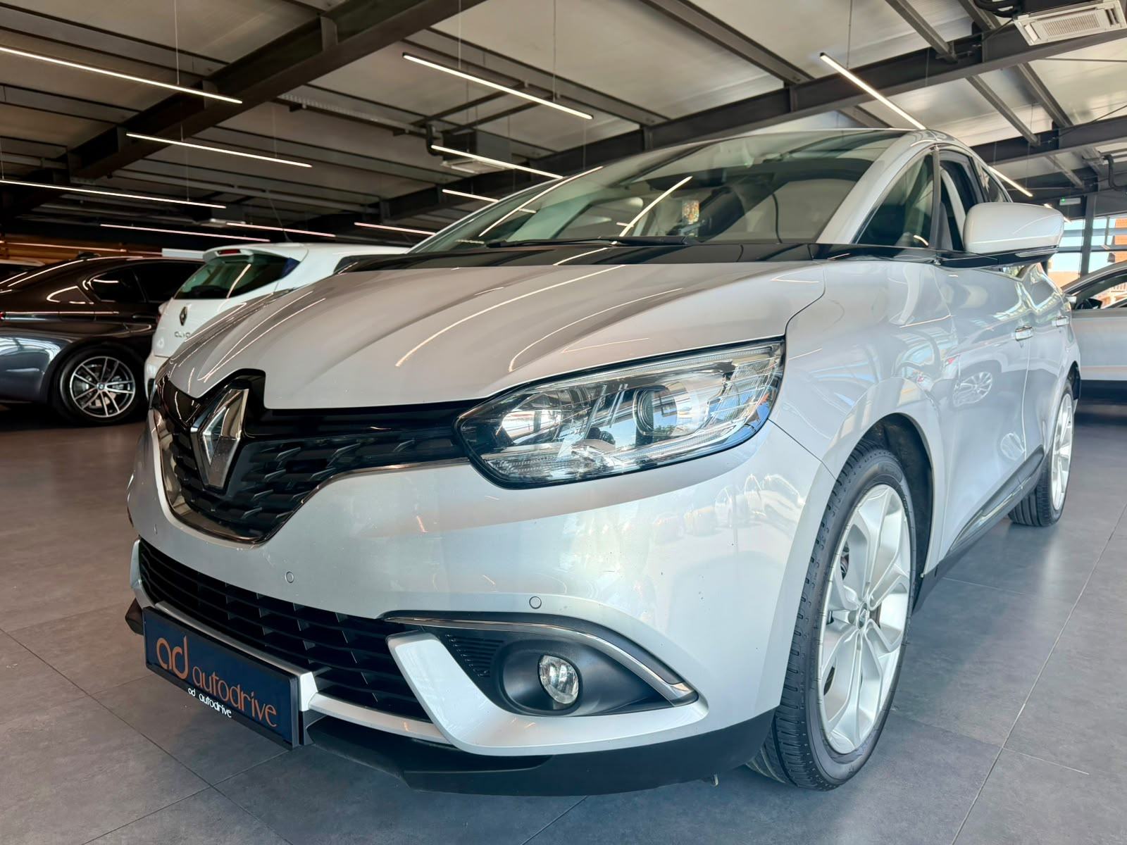 Renault Scenic 1.5 dCi NAVIGACIJA • TEMPOMAT • ALU20" • LEASING, fotografija 2