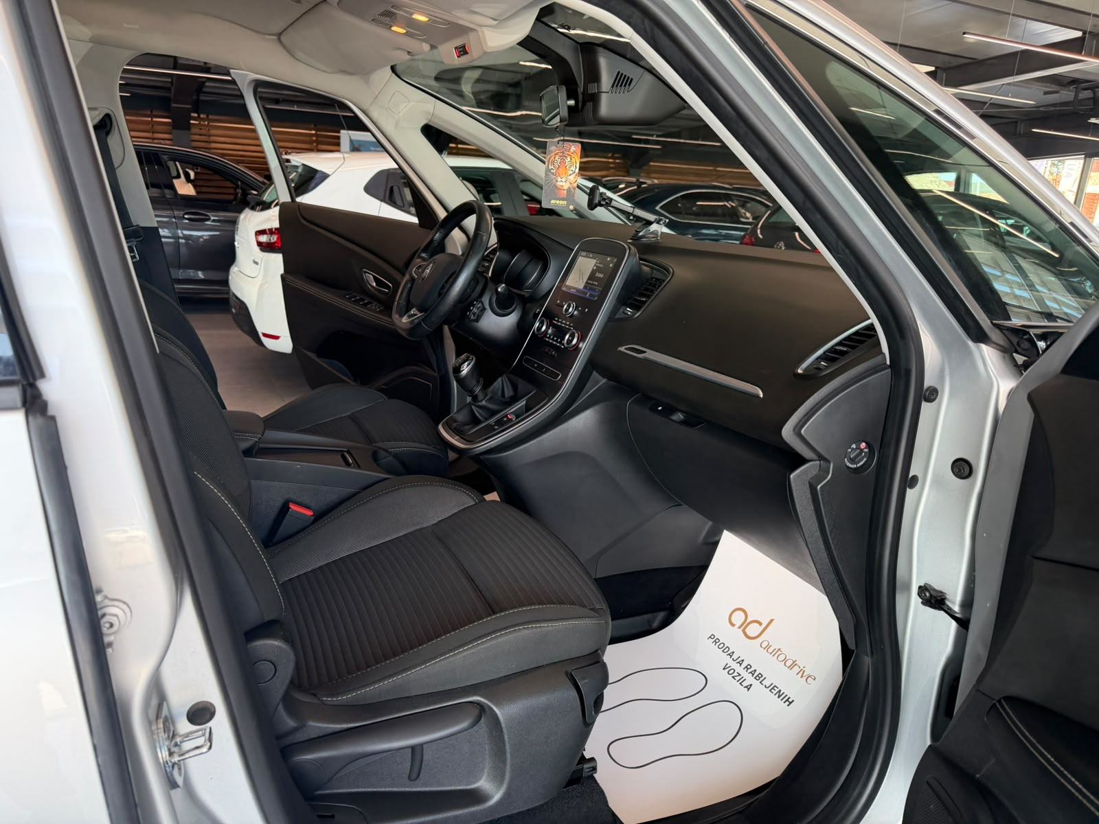 Renault Scenic 1.5 dCi NAVIGACIJA • TEMPOMAT • ALU20" • LEASING, fotografija 20
