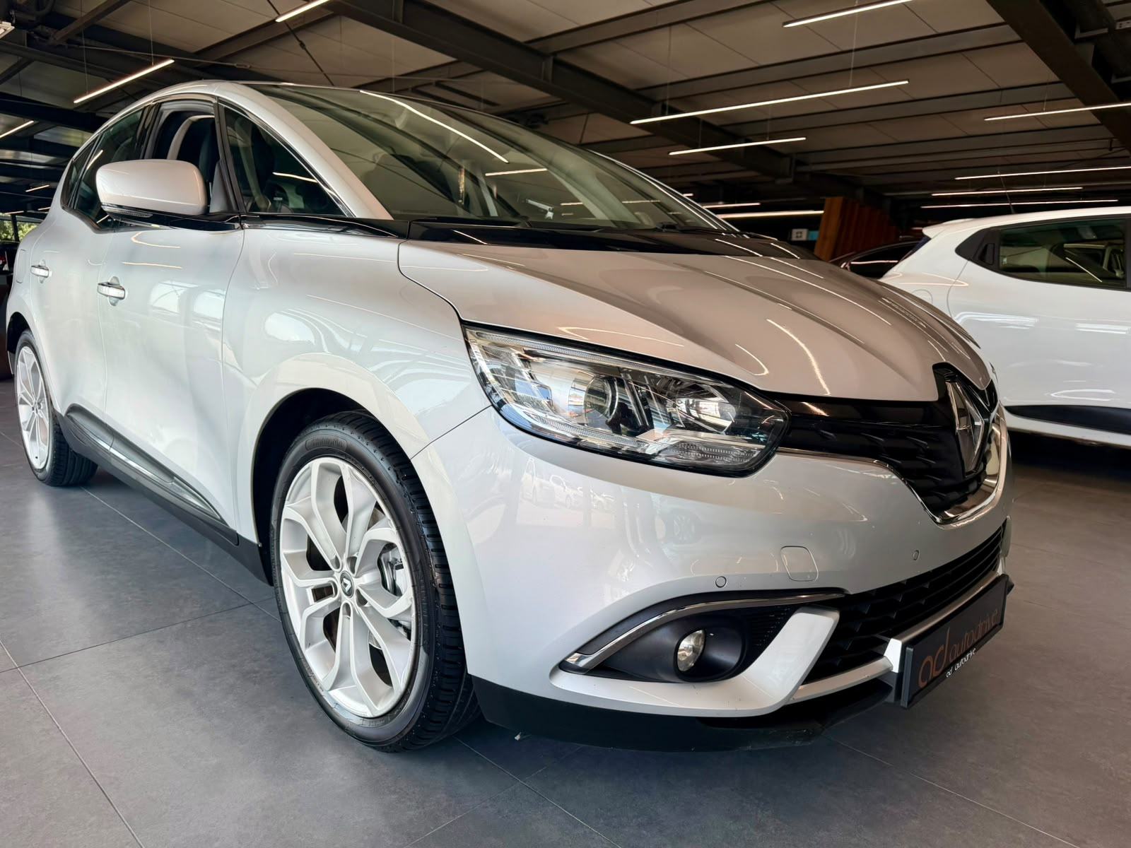 Renault Scenic 1.5 dCi NAVIGACIJA • TEMPOMAT • ALU20" • LEASING, fotografija 9