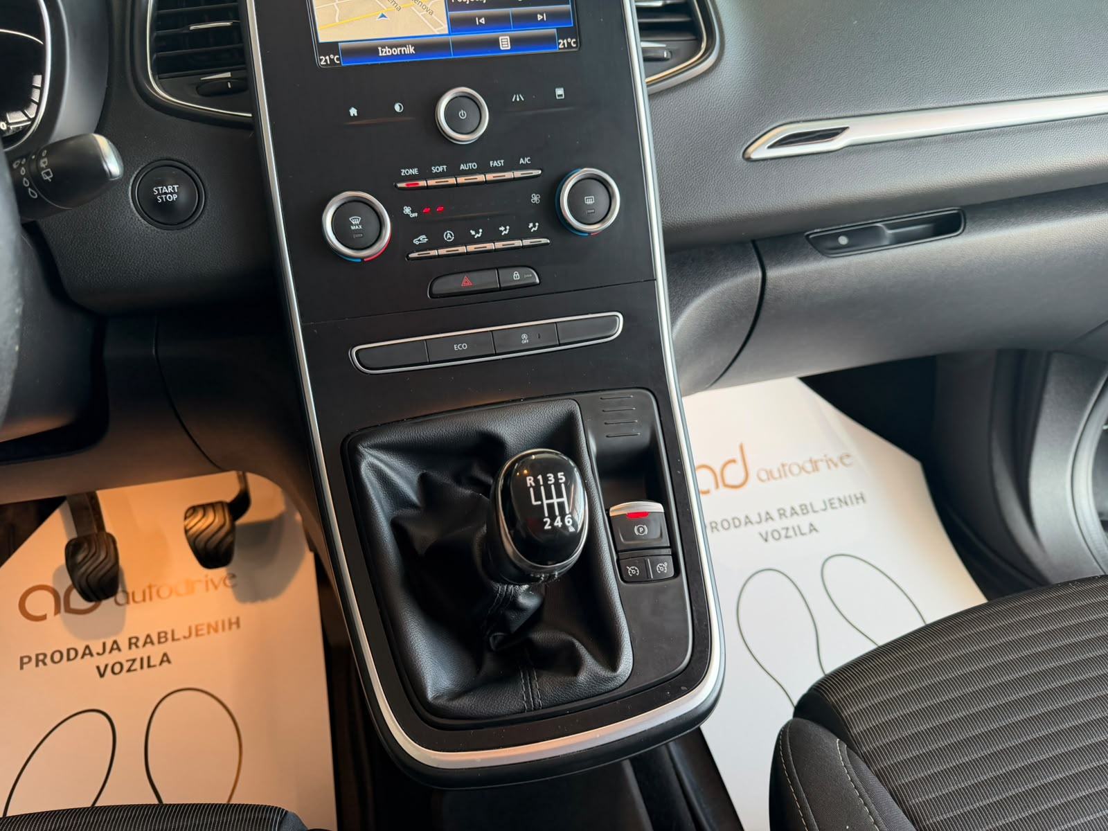 Renault Scenic 1.5 dCi NAVIGACIJA • TEMPOMAT • ALU20" • LEASING, fotografija 19