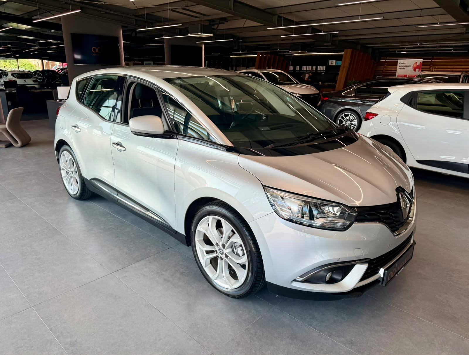 Renault Scenic 1.5 dCi NAVIGACIJA • TEMPOMAT • ALU20" • LEASING, fotografija 8