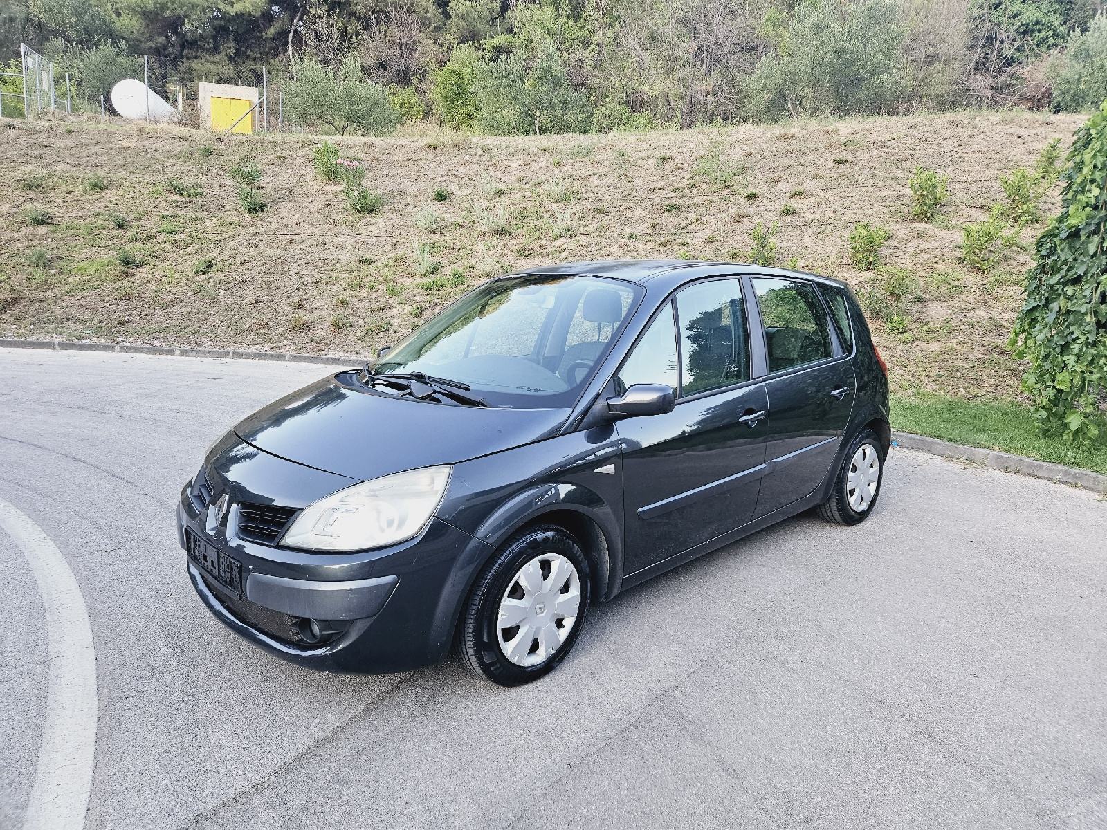 Renault Scenic 1,5 dCi, fotografija 2