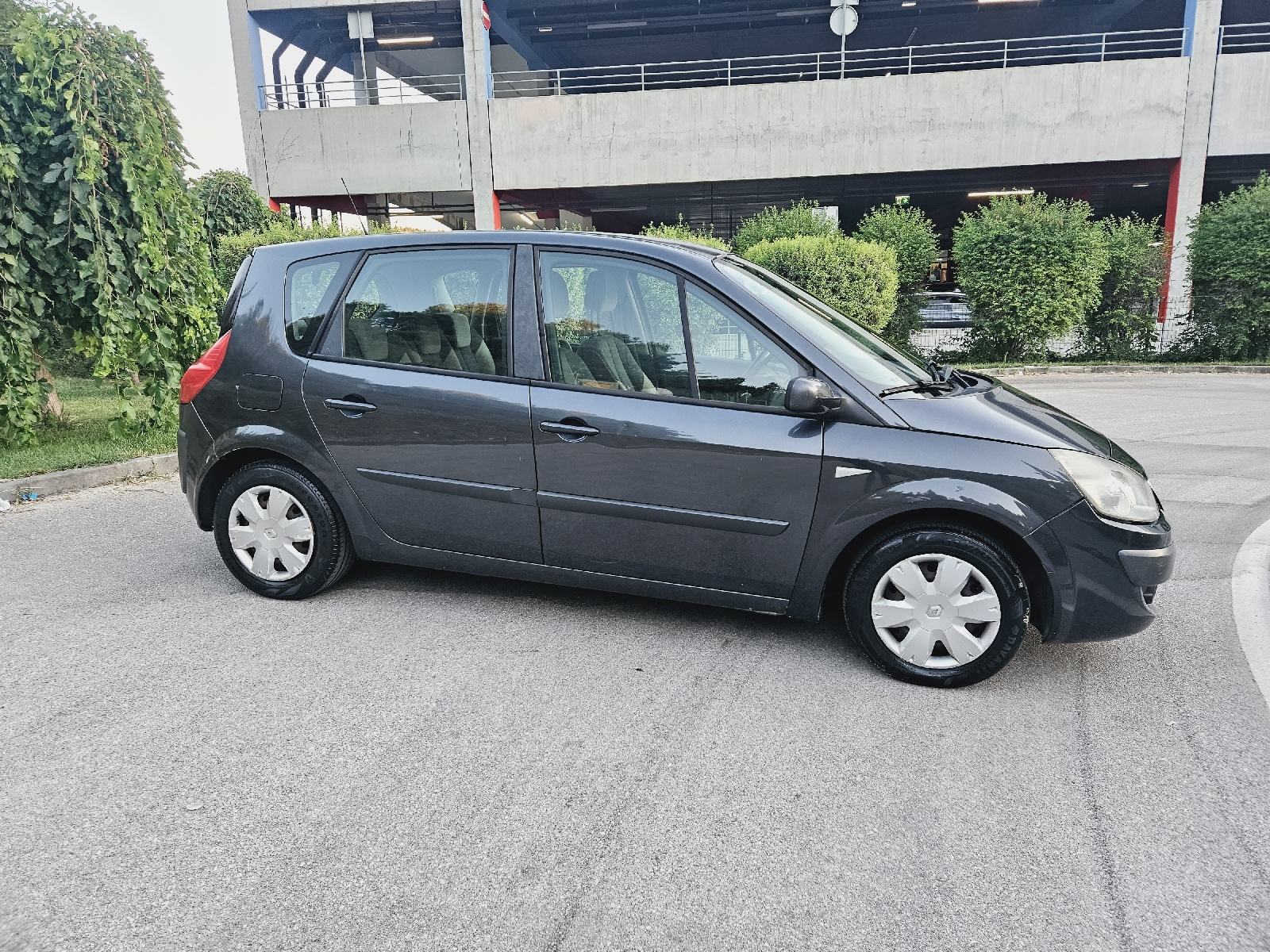 Renault Scenic 1,5 dCi, fotografija 9