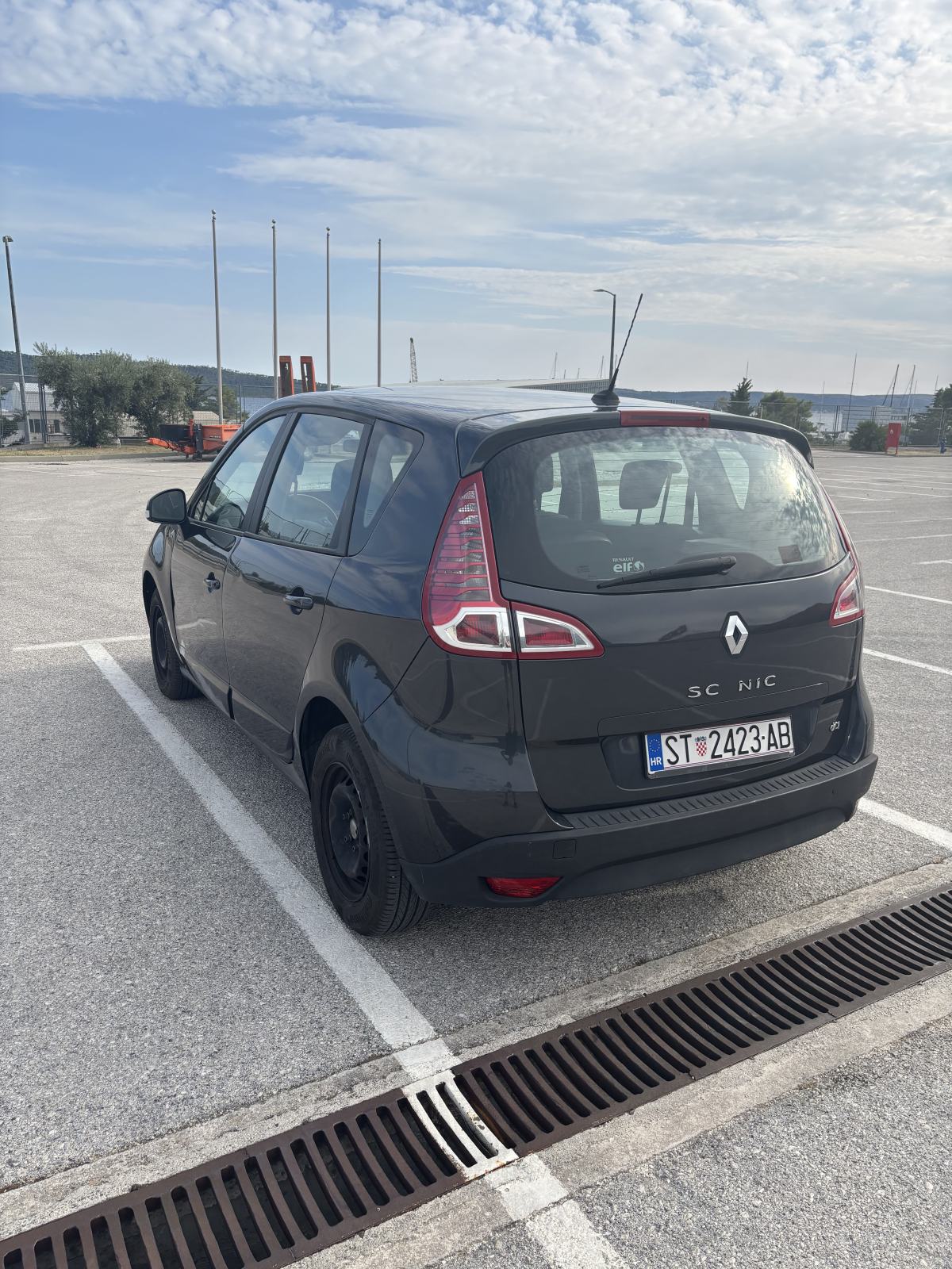 Renault Scenic 1,5 dCi, fotografija 2