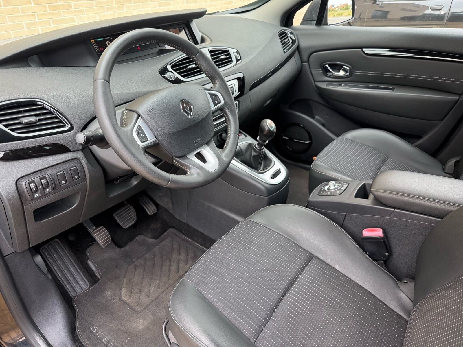 Renault Scenic 1.6 dci•BOSE•NAVIGACIJA•ODLIČAN•, fotografija 17