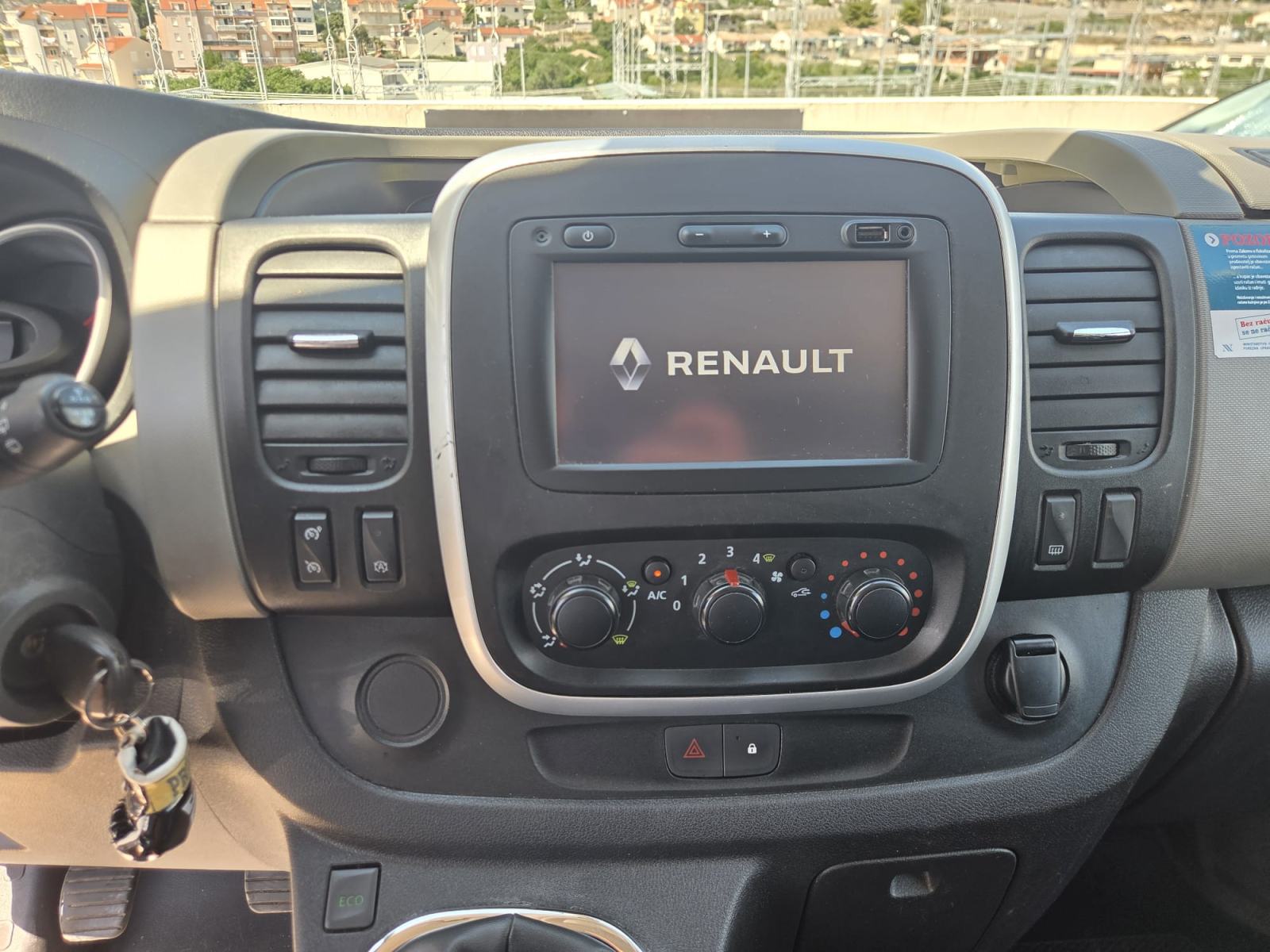 Renault Trafic 1.6 dCi 107kW 8+1 Sjedala, 12800€ + PDV, fotografija 11