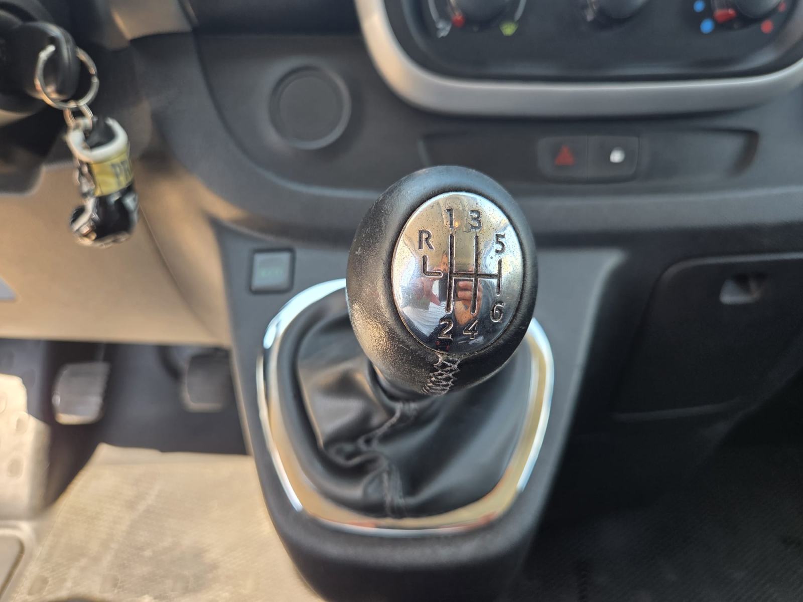 Renault Trafic 1.6 dCi 107kW 8+1 Sjedala, 12800€ + PDV, fotografija 15