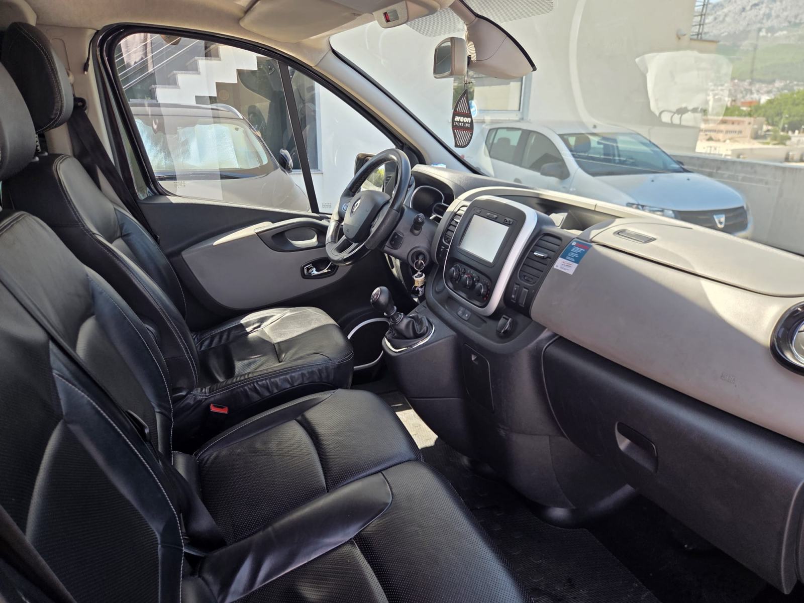Renault Trafic 1.6 dCi 107kW 8+1 Sjedala, 12800€ + PDV, fotografija 6
