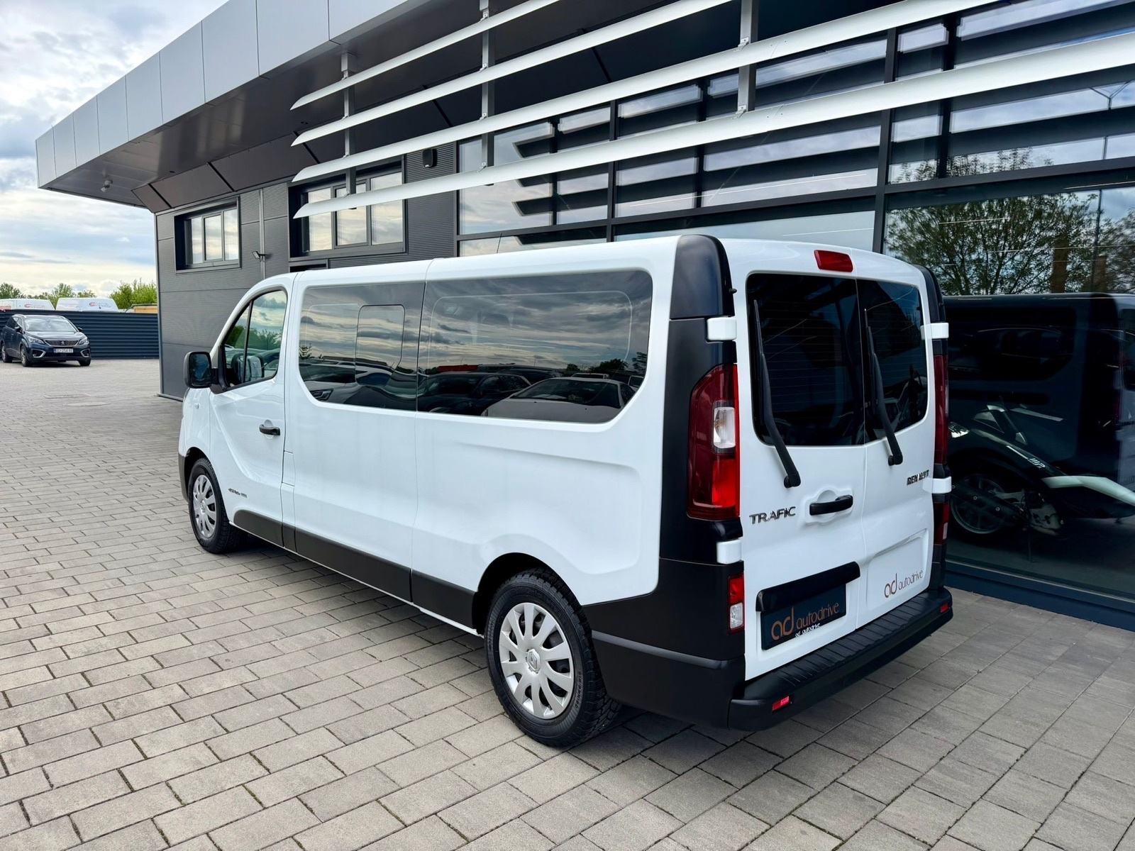 Renault Trafic 1,6 dCi 8+1 SJEDALA • KLIMA • SERVISNA • AUTOKREDIT •, fotografija 5