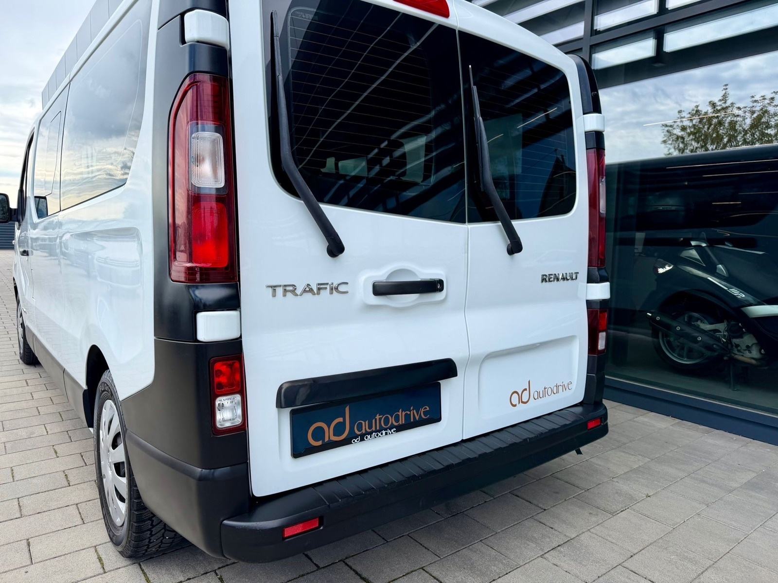 Renault Trafic 1,6 dCi 8+1 SJEDALA • KLIMA • SERVISNA • AUTOKREDIT •, fotografija 6