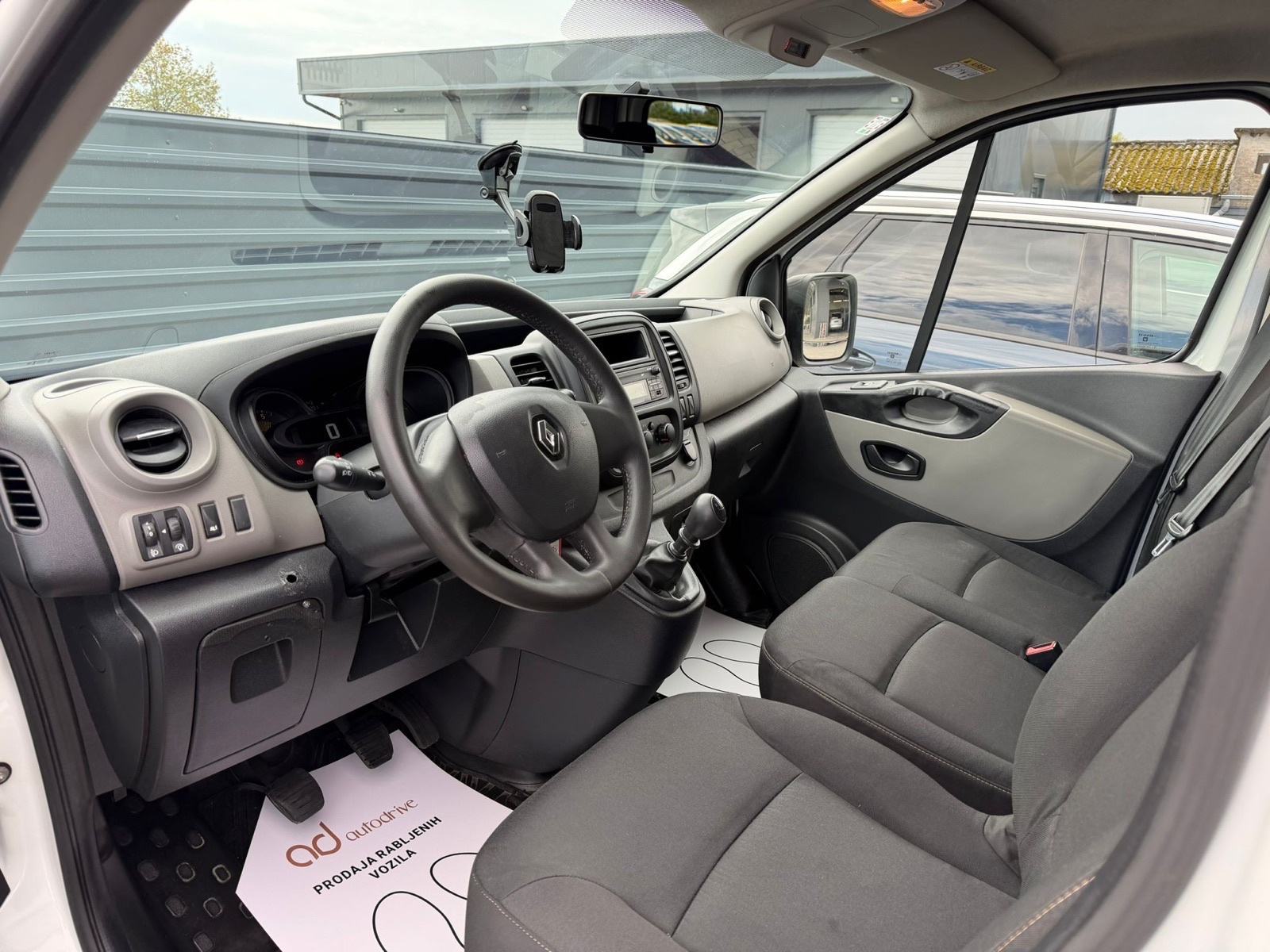Renault Trafic 1,6 dCi 8+1 SJEDALA • KLIMA • SERVISNA • AUTOKREDIT •, fotografija 14