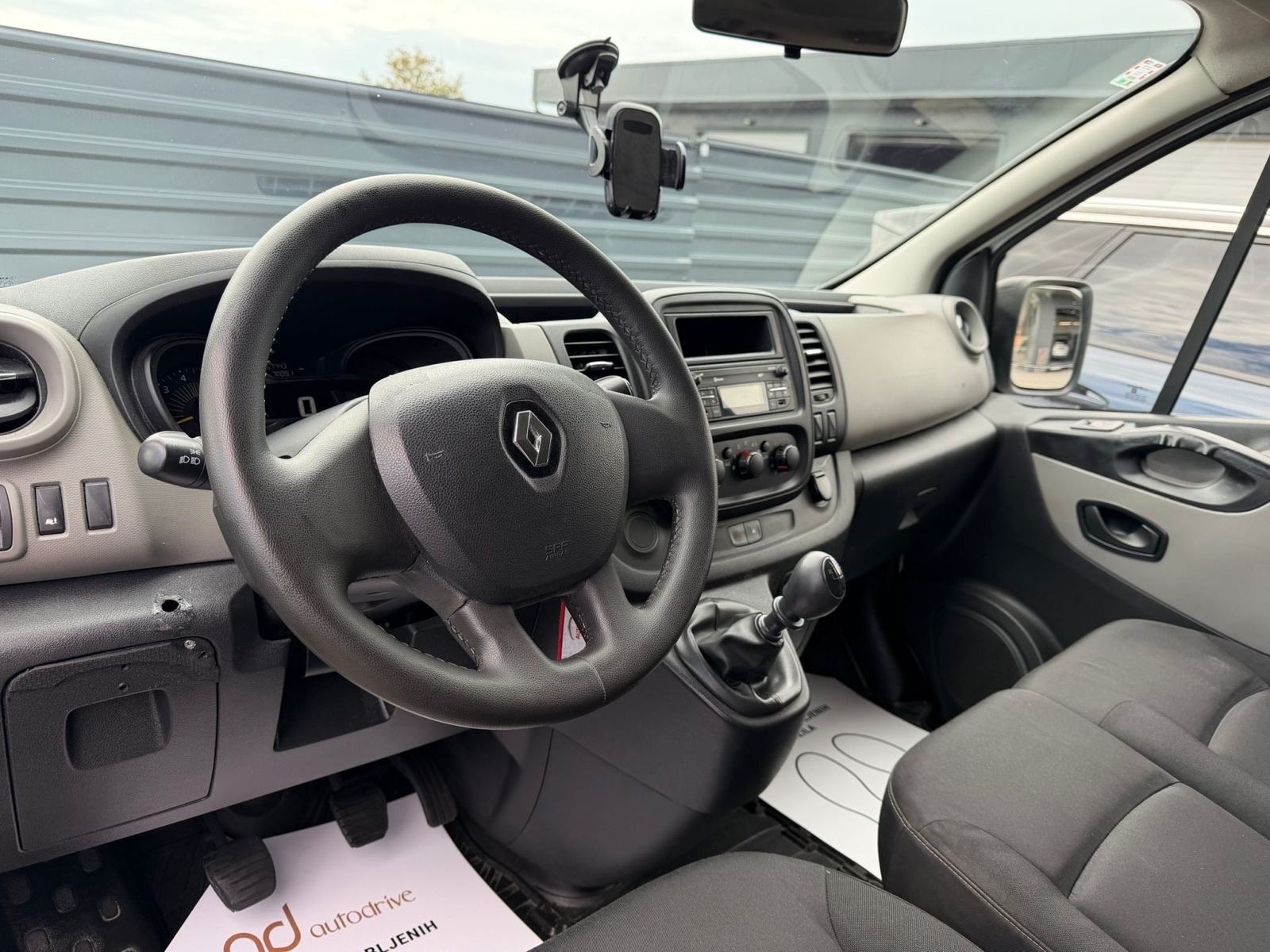Renault Trafic 1,6 dCi 8+1 SJEDALA • KLIMA • SERVISNA • AUTOKREDIT •, fotografija 15