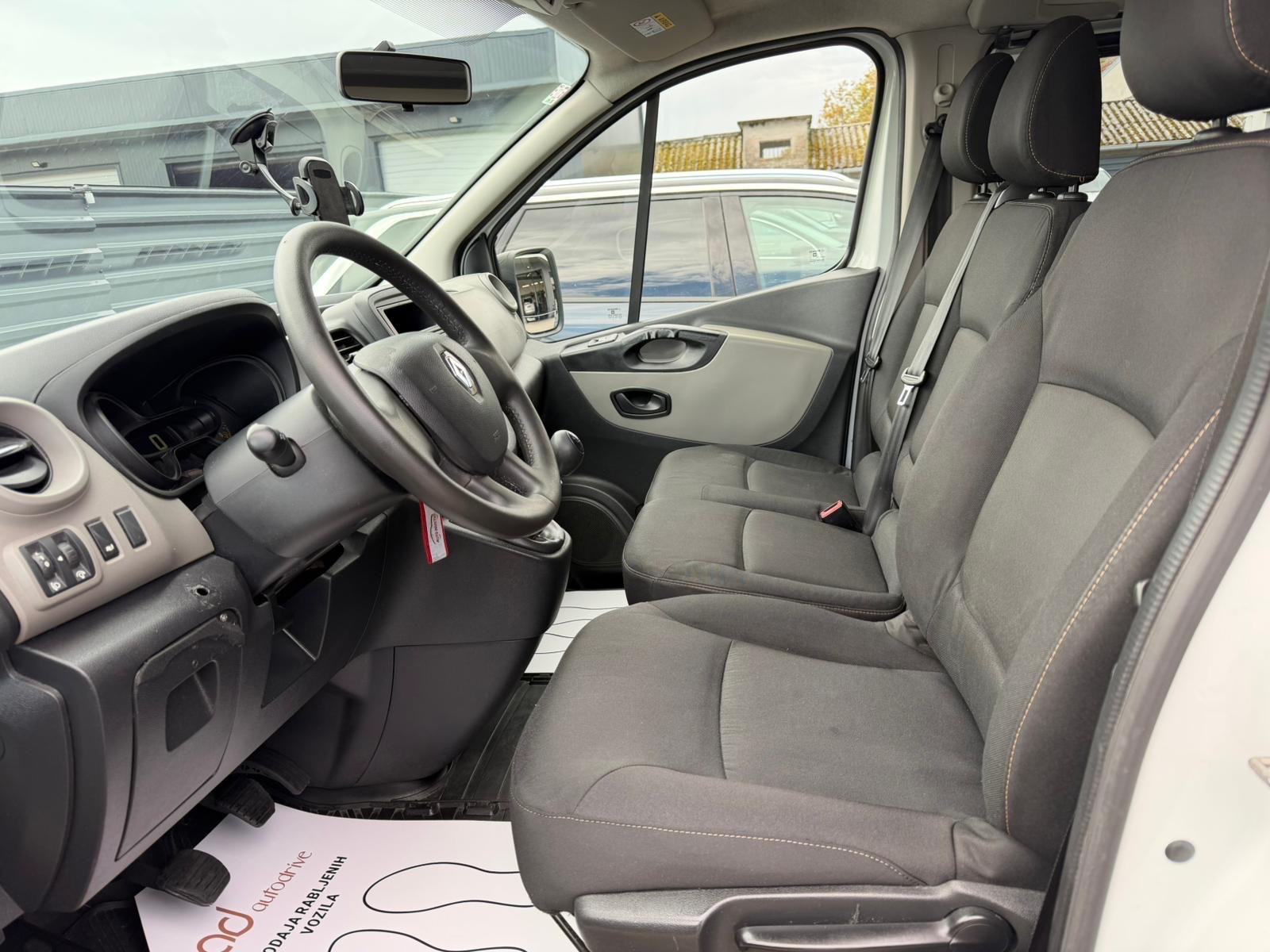 Renault Trafic 1,6 dCi 8+1 SJEDALA • KLIMA • SERVISNA • AUTOKREDIT •, fotografija 16