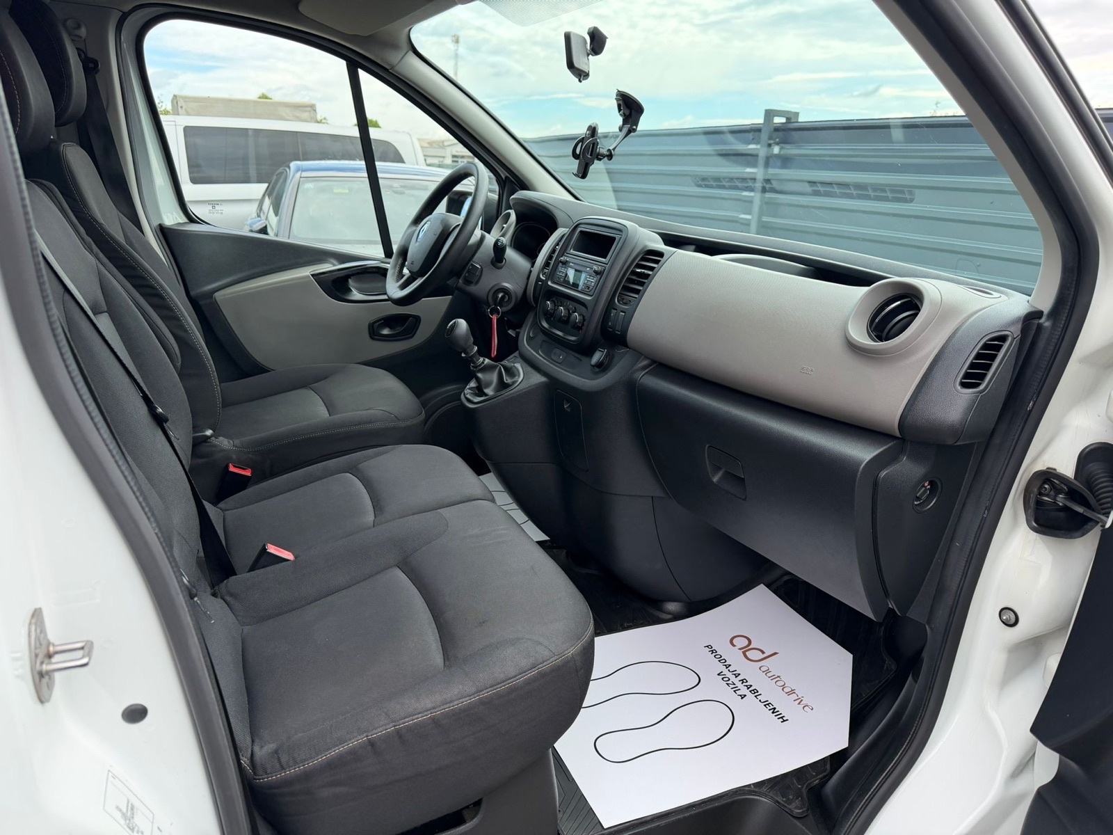 Renault Trafic 1,6 dCi 8+1 SJEDALA • KLIMA • SERVISNA • AUTOKREDIT •, fotografija 19