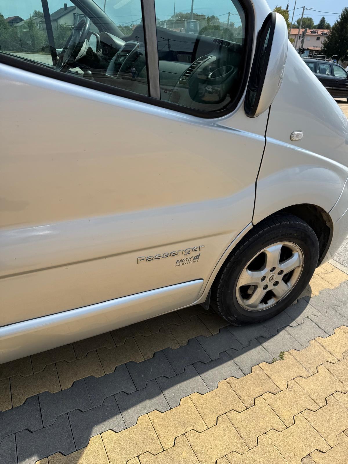 Renault Trafic 2,0 dCi EU5, fotografija 10