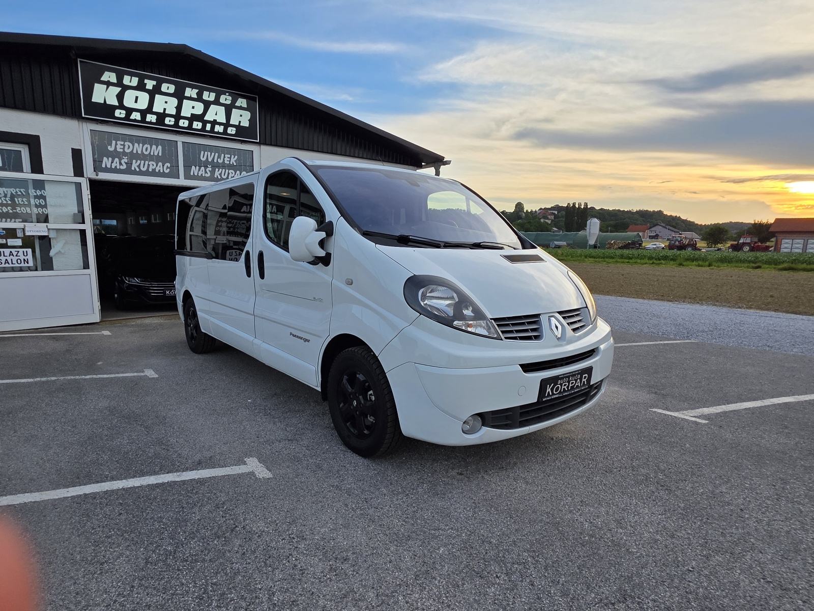 Renault Trafic 2.0 dCi PASSENGER, 8 SJEDALA, MOGUČNOST BRZOG KREDITA, fotografija 3