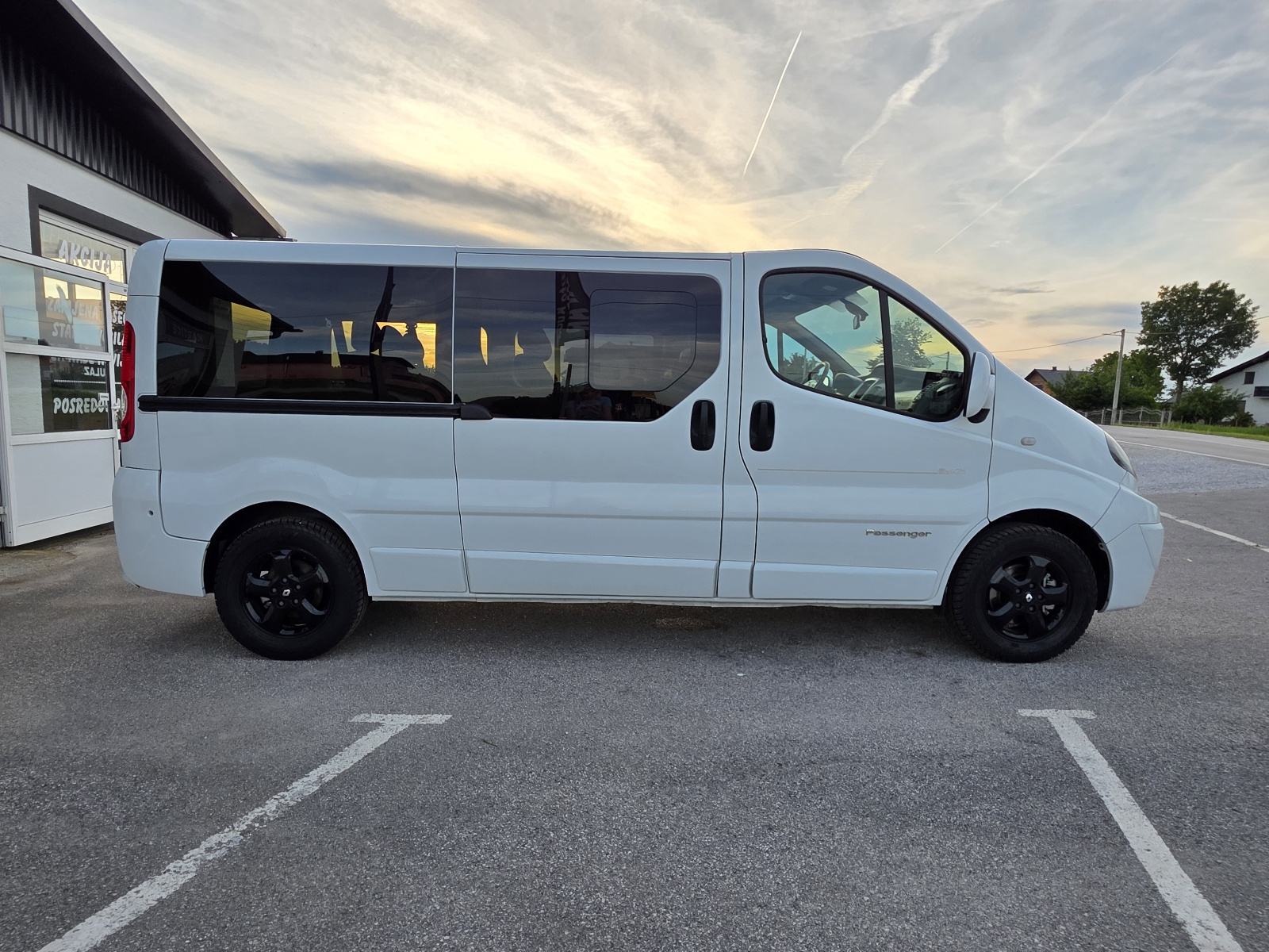 Renault Trafic 2.0 dCi PASSENGER, 8 SJEDALA, MOGUČNOST BRZOG KREDITA, fotografija 4