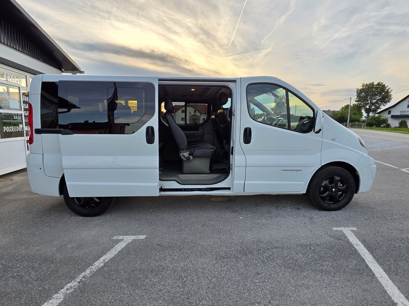 Renault Trafic 2.0 dCi PASSENGER, 8 SJEDALA, MOGUČNOST BRZOG KREDITA, fotografija 5