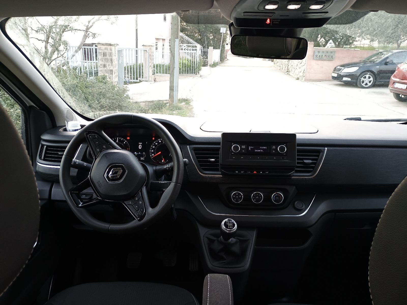 Renault Trafic dCi registriran godinu dana, fotografija 5