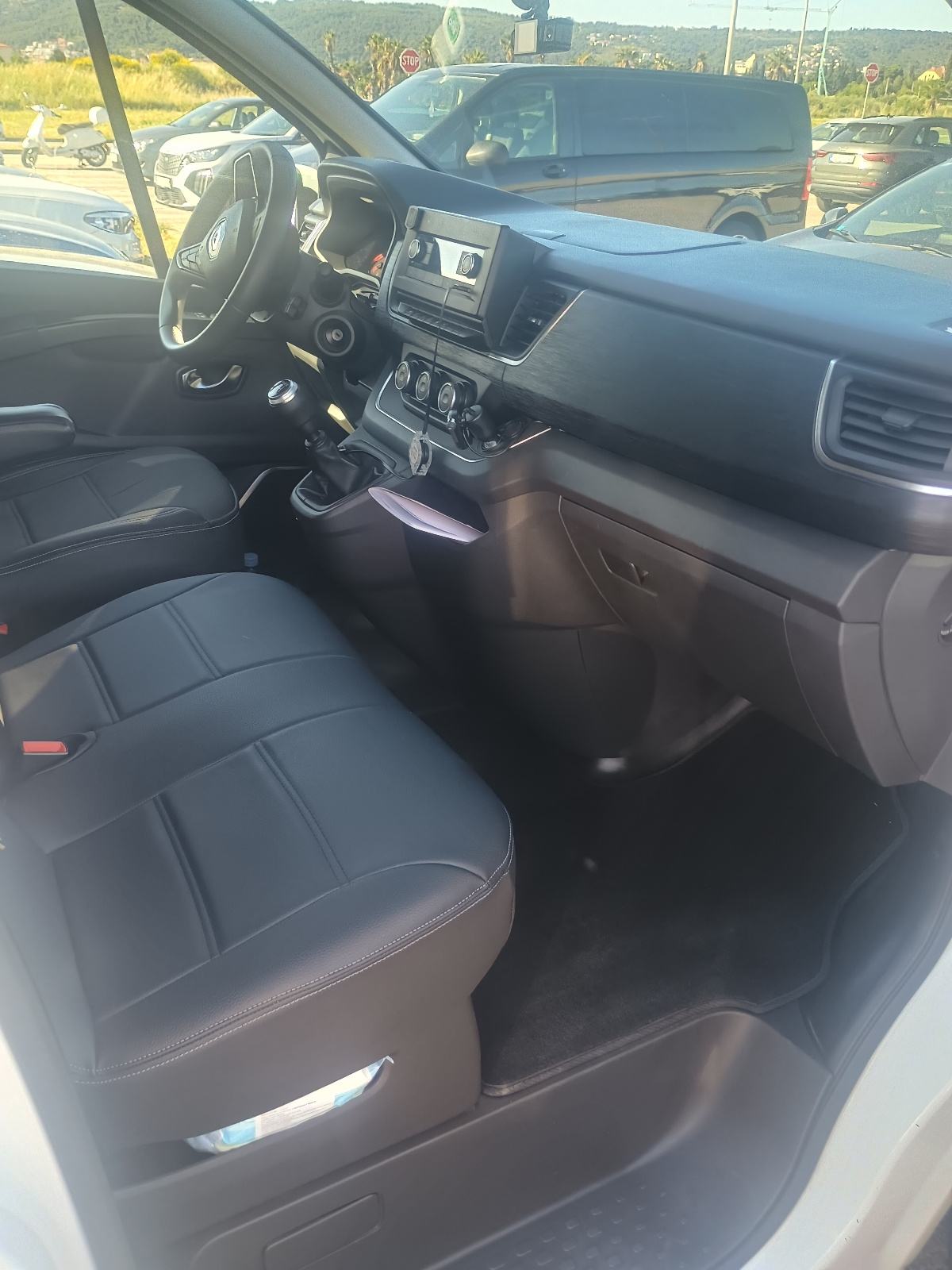 Renault Trafic dCi registriran godinu dana, fotografija 8