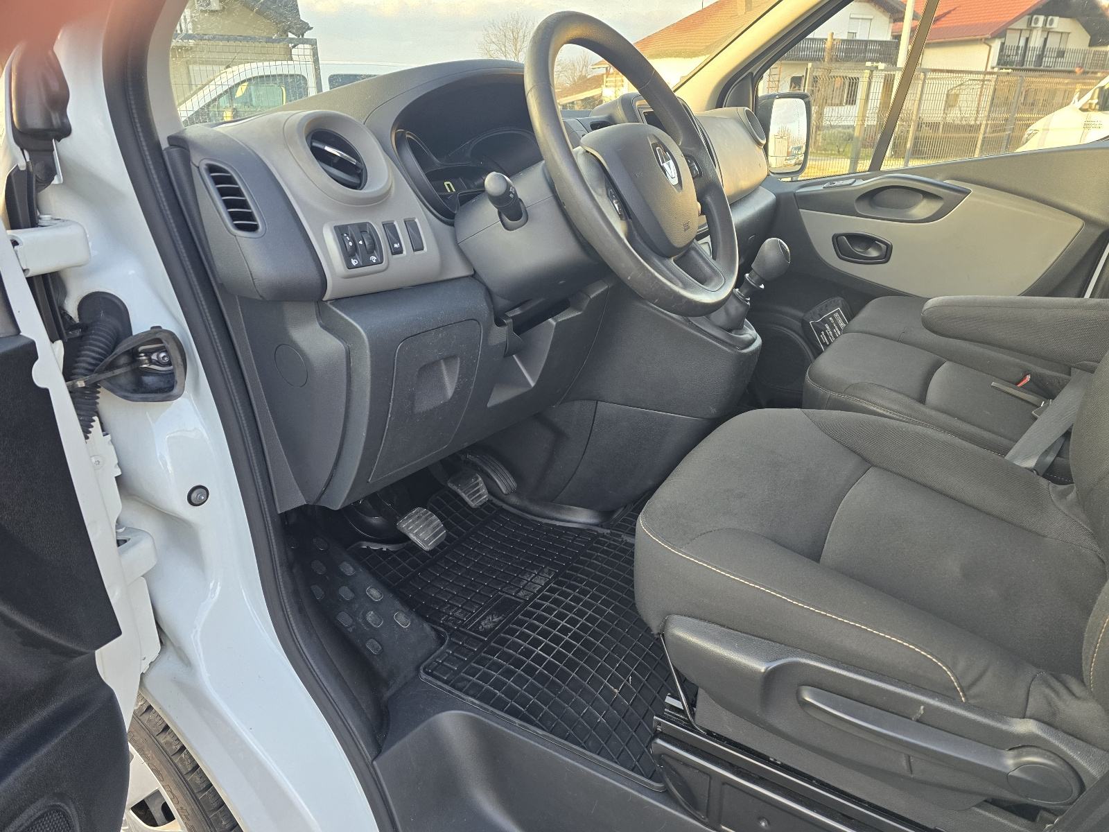 Renault Trafic PUTNIČKI 9 sjedala, 1.6 dci, fotografija 10
