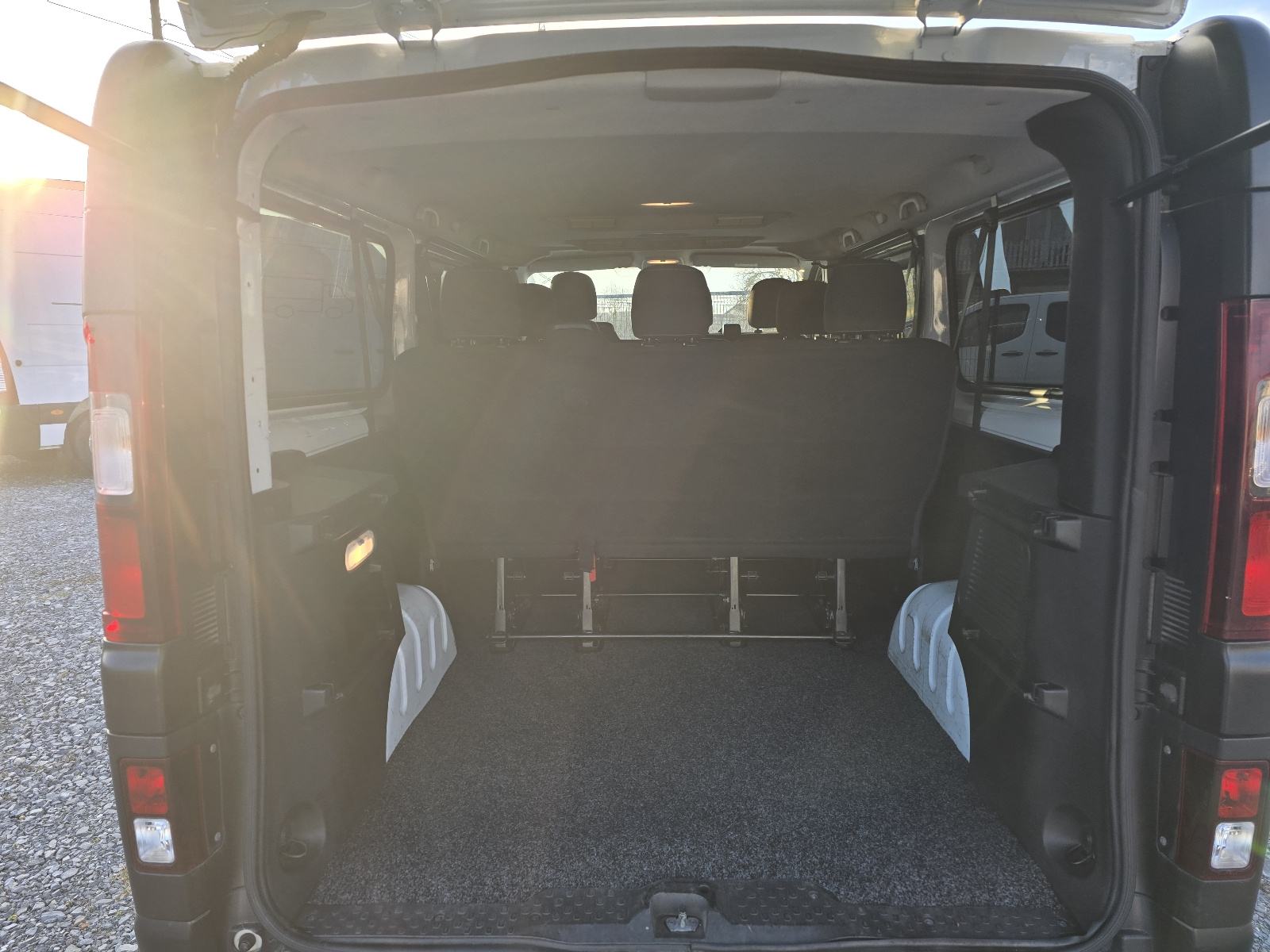 Renault Trafic PUTNIČKI 9 sjedala, 1.6 dci, fotografija 14