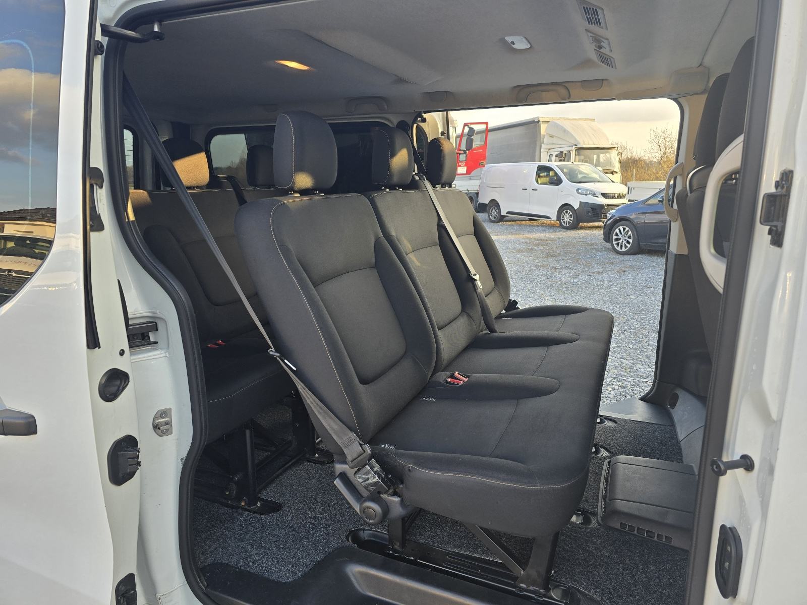 Renault Trafic PUTNIČKI 9 sjedala, 1.6 dci, fotografija 15