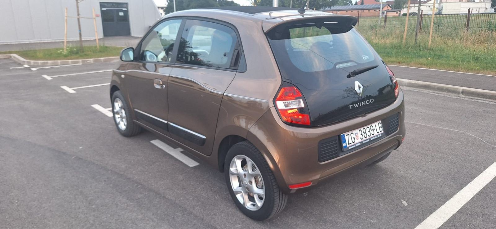 Renault Twingo 0.9 Tce 90 ks CABRIO/POMIČNI KROV 96.000 km reg. 06/27, pogled izvana - slika 2