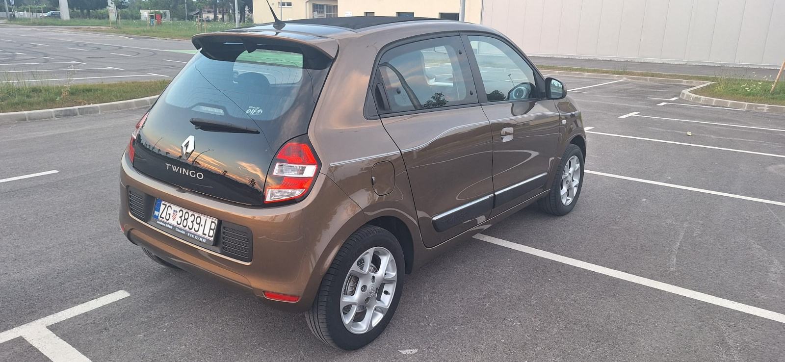 Renault Twingo 0.9 Tce 90 ks CABRIO/POMIČNI KROV 96.000 km reg. 06/27, pogled izvana - slika 4