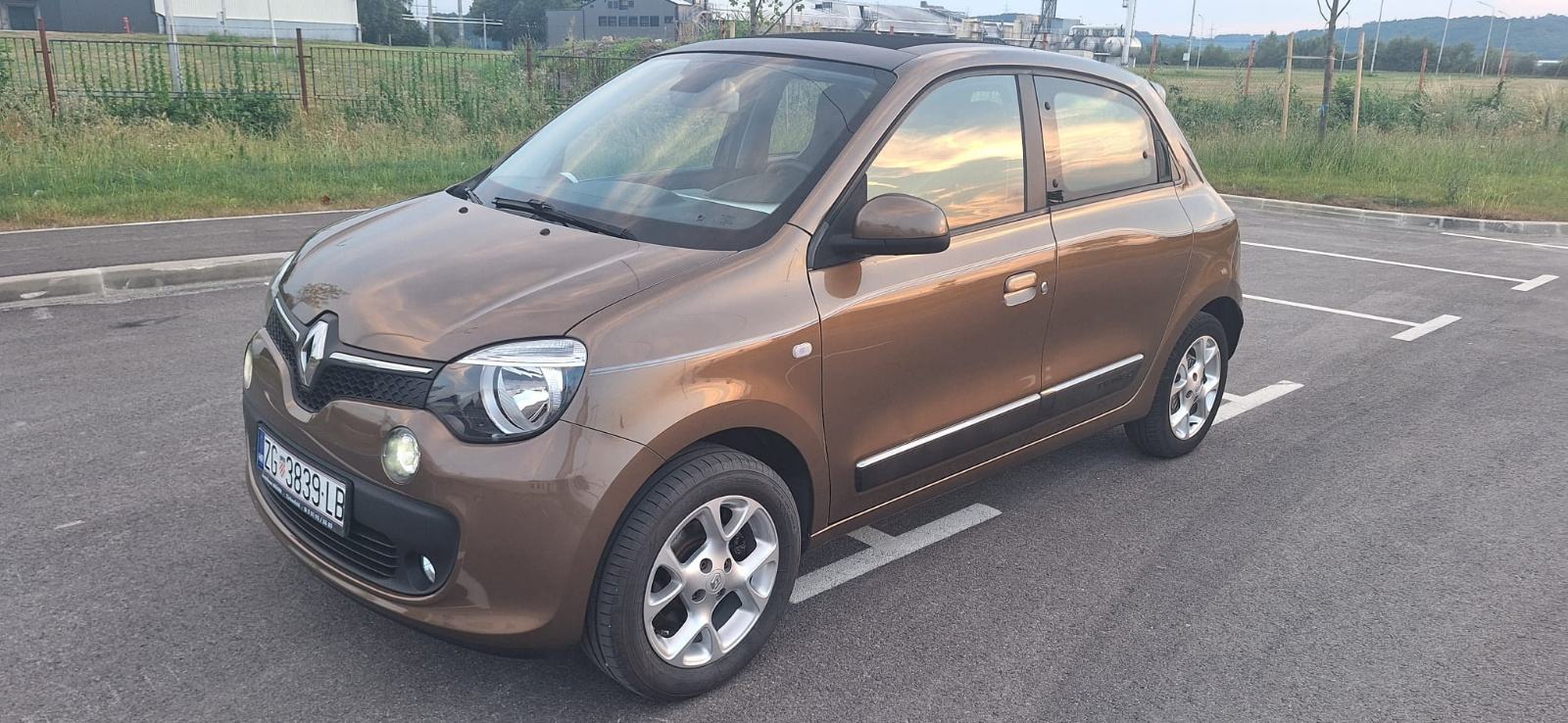 Renault Twingo 0.9 Tce 90 ks CABRIO/POMIČNI KROV 96.000 km reg. 06/27, pogled izvana - slika 1