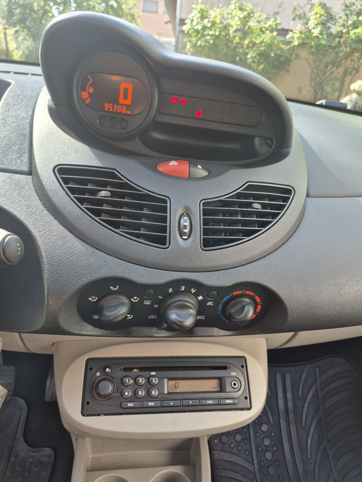 Renault Twingo 1.vlasnik 95000 km, fotografija 7