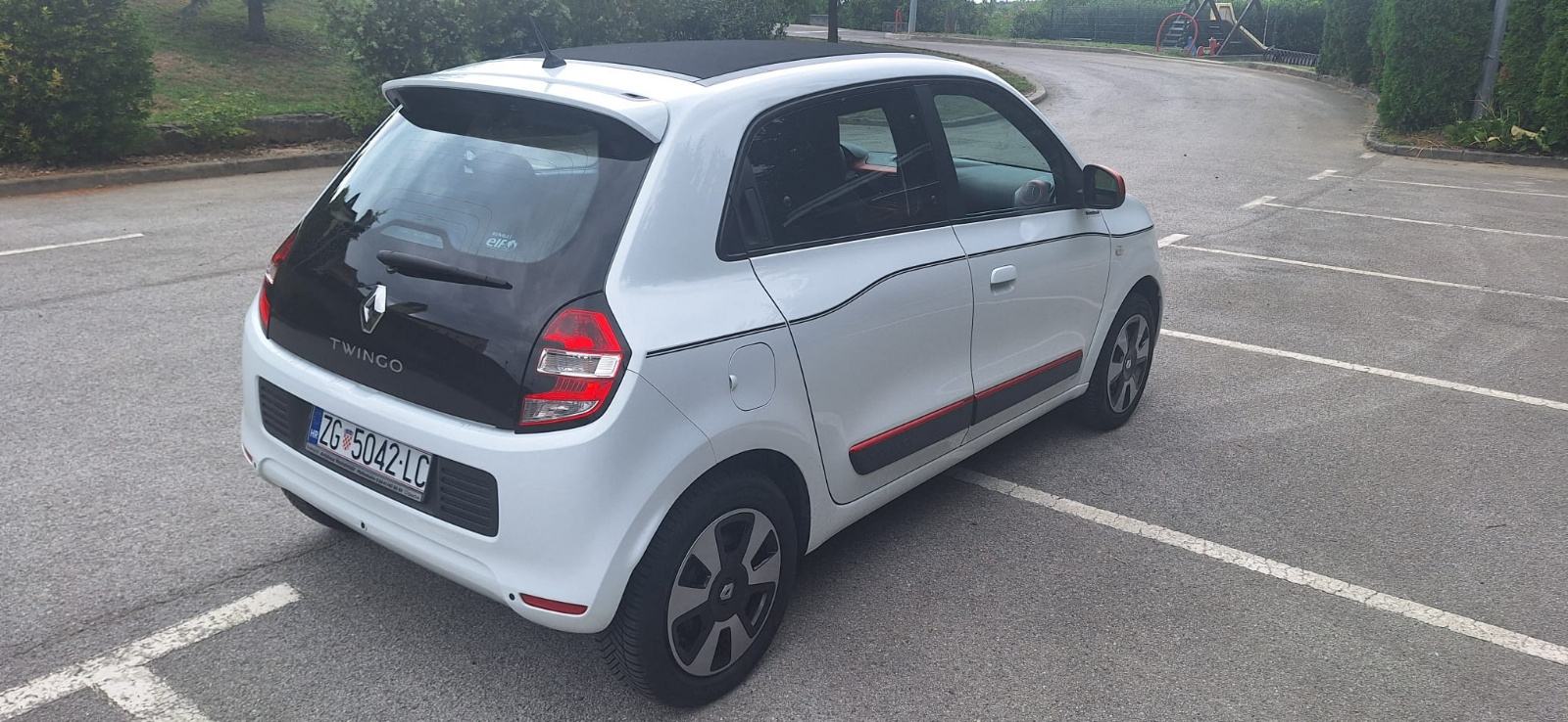 Renault Twingo 1.0 CABRIO-POMIČNI KROV 72.000 km OVL. SERVIS REG 1 GOD, fotografija 5