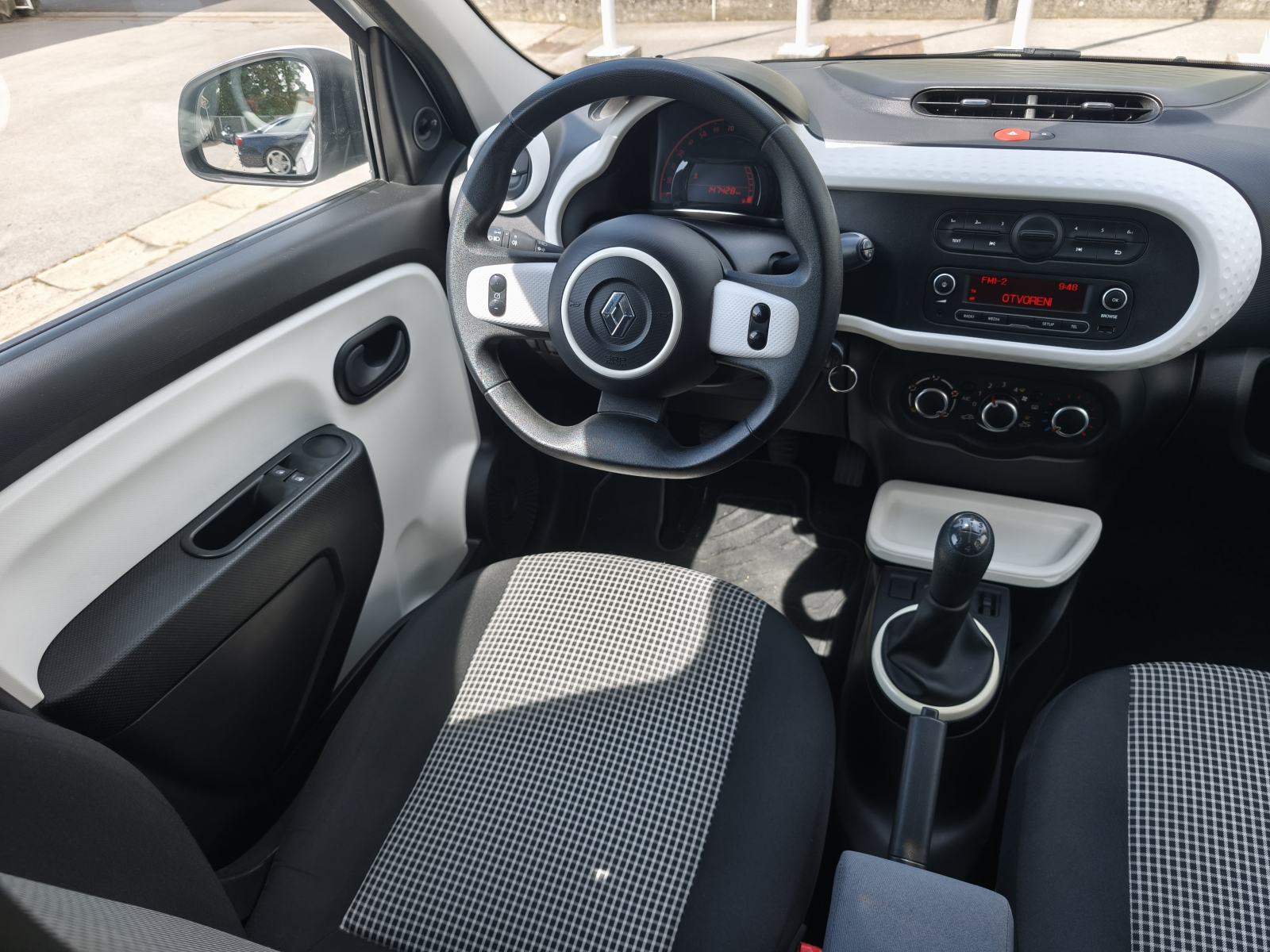 Renault Twingo 1.0 KLIMA TEMPOMAT PUTNI KOMPJUTER BLUETOOTH LED, fotografija 18