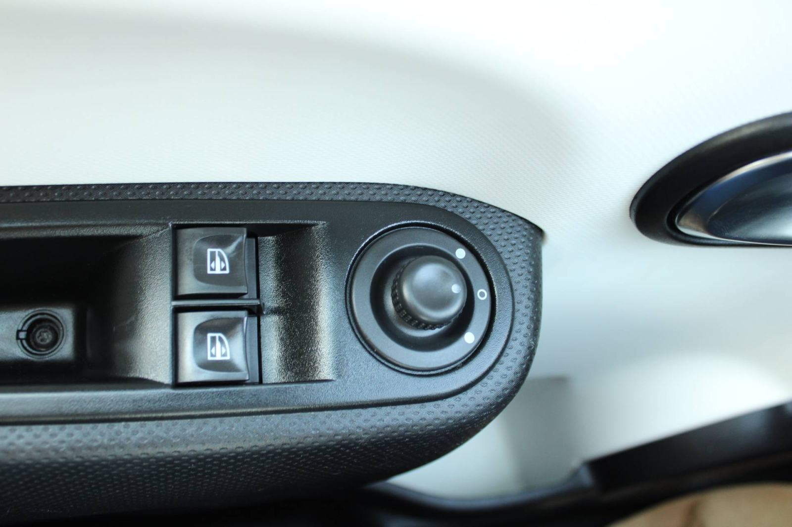 Renault Twingo 1.0 SCe, fotografija 12
