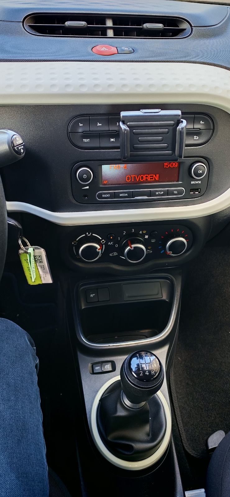 Renault Twingo 1.0 **servisna knjiga** 2021.G, fotografija 18