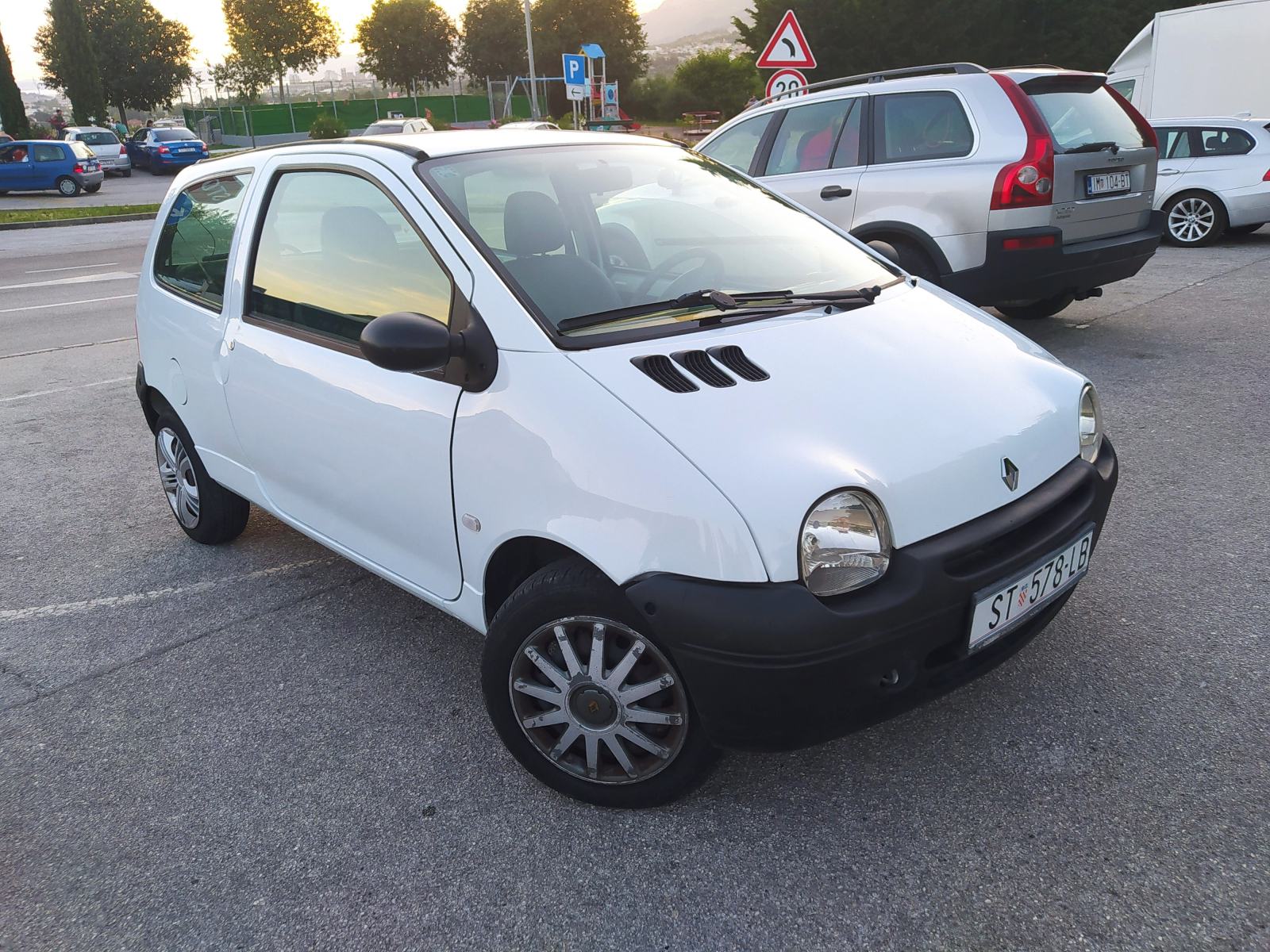 Renault Twingo 1,2 8V SAMO 94 TKM.REG.6/2027.KAO NOV, fotografija 3