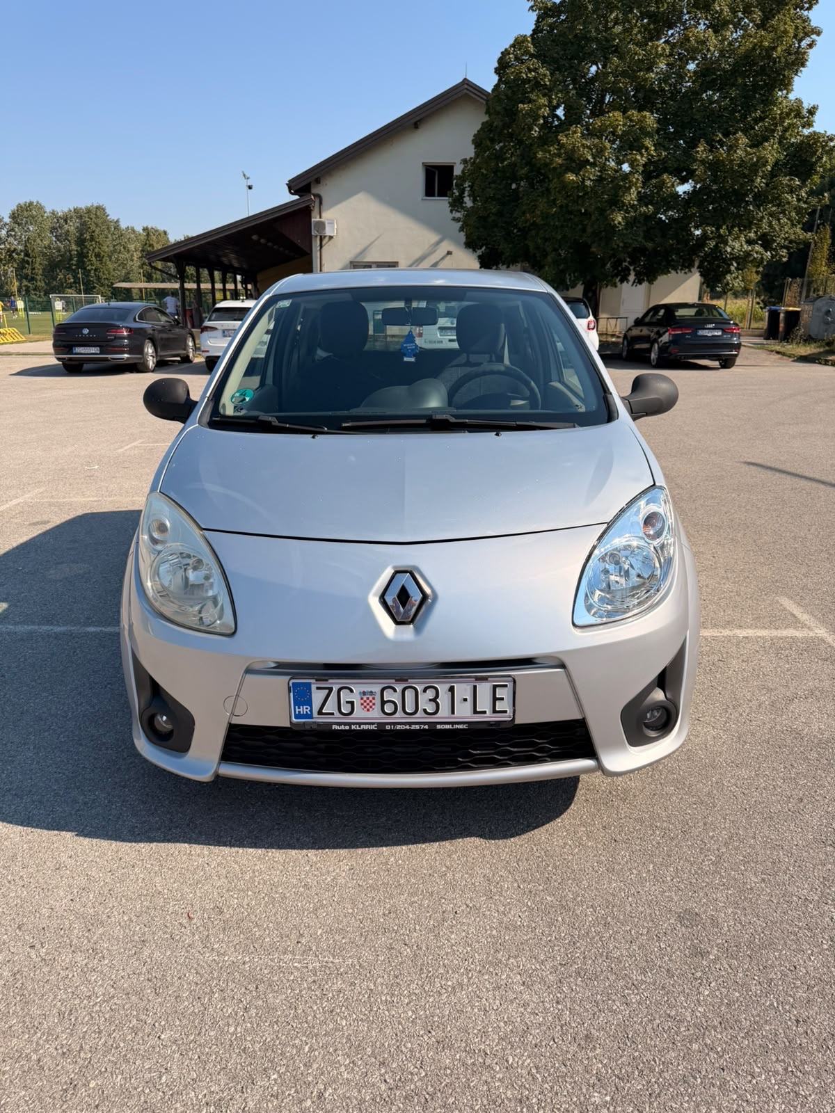 Renault Twingo 1,5 dCi AUTO ODLICAN, fotografija 2
